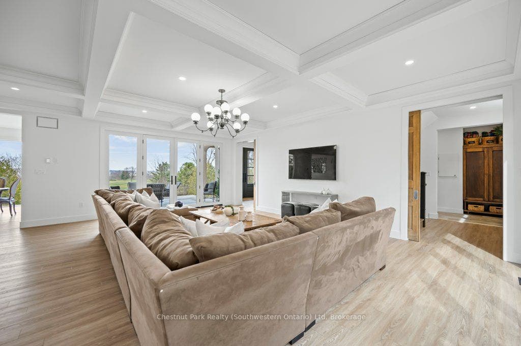 27 Vardon Drive, Guelph, Wellington ON N1G 1W8 Views from every window
