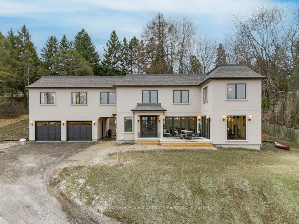 27 Vardon Drive, Guelph, Wellington ON N1G 1W8 Situated at the end of a secluded, private drive