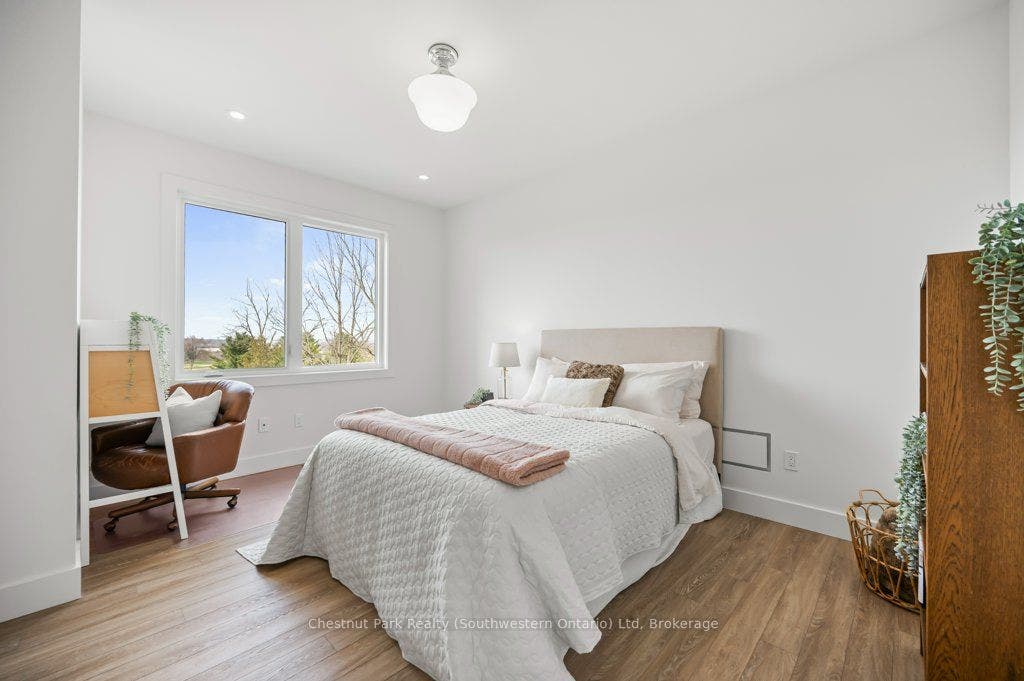 27 Vardon Drive, Guelph, Wellington ON N1G 1W8 Bed #2