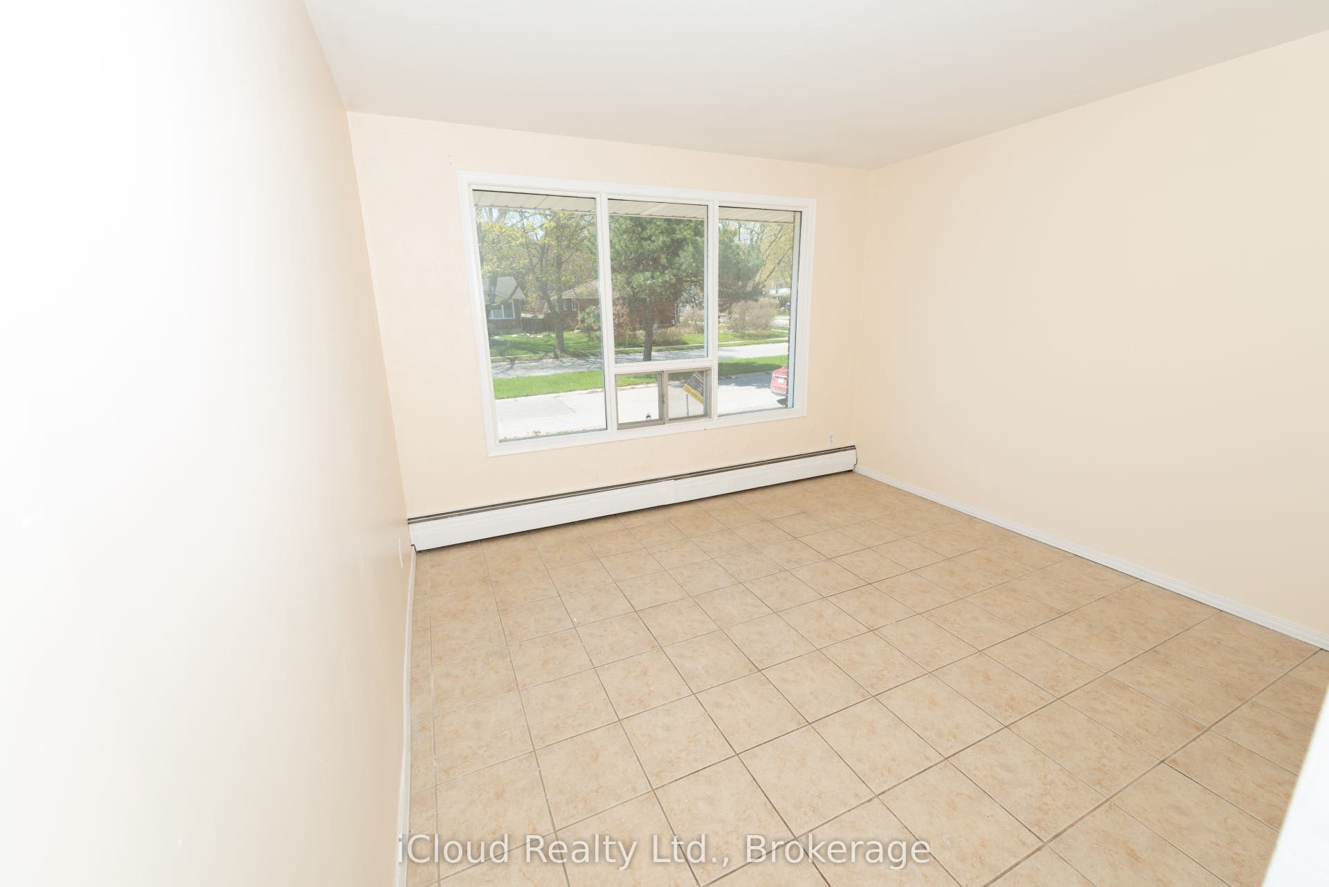 536 Glen Forrest Boulevard, Waterloo, Waterloo ON N2L 4J2 Living Room