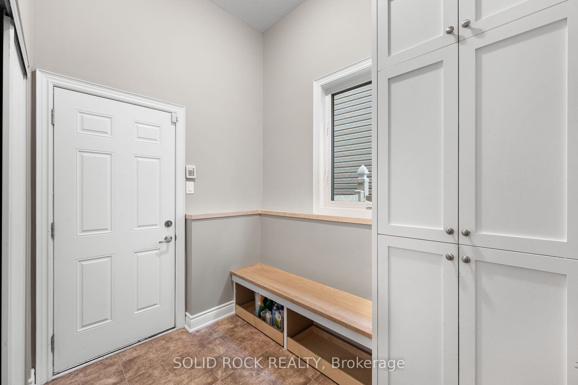 347 Bamburgh Way, Barrhaven, Ottawa ON K2J 5R1 347 Bamburgh Way, Barrhaven, Ottawa ON K2J 5R1
