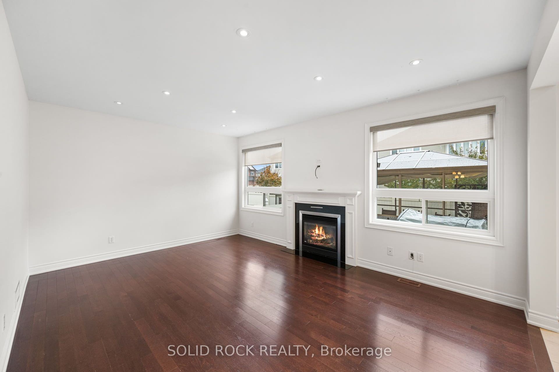 347 Bamburgh Way, Barrhaven, Ottawa ON K2J 5R1 347 Bamburgh Way, Barrhaven, Ottawa ON K2J 5R1