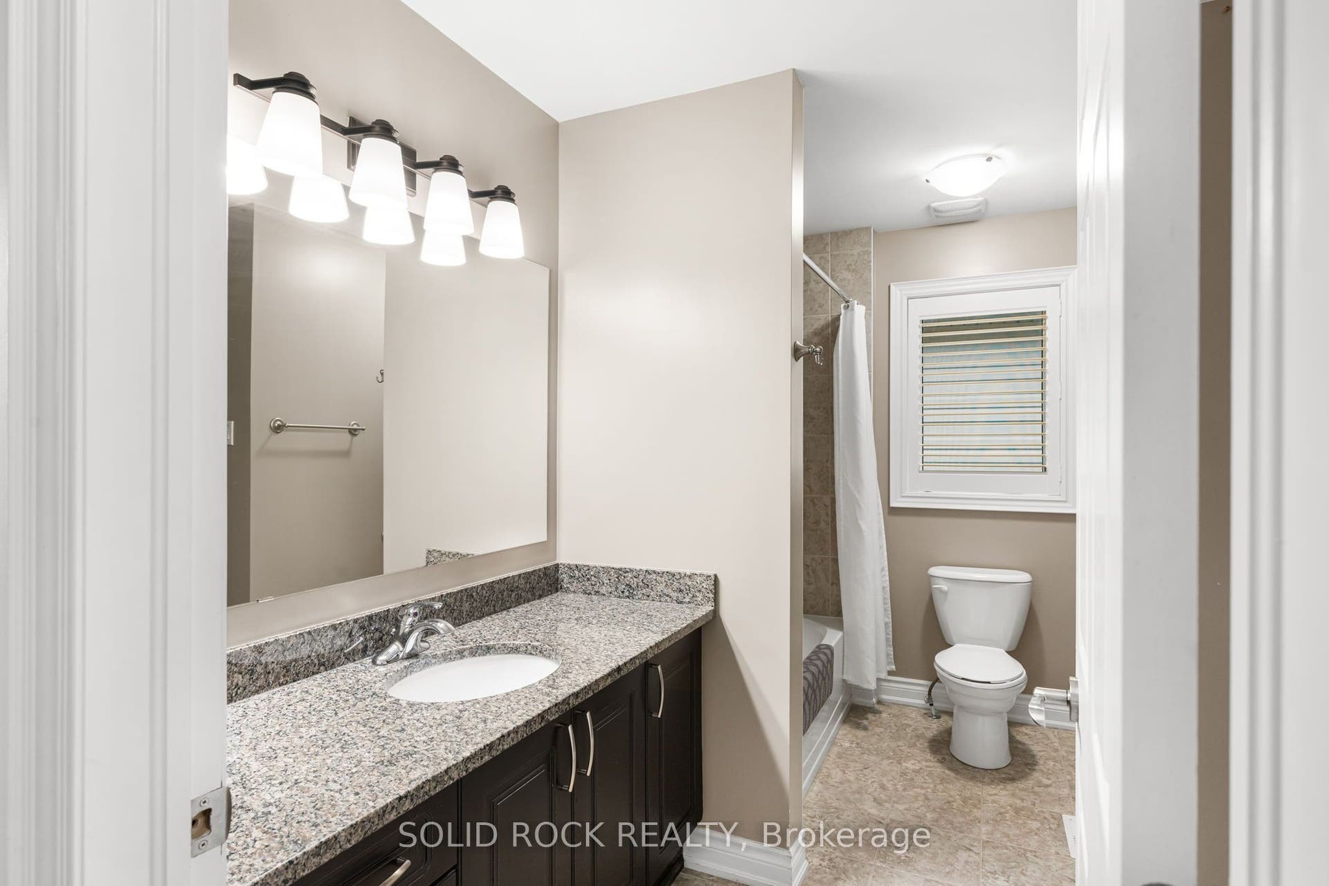 347 Bamburgh Way, Barrhaven, Ottawa ON K2J 5R1 347 Bamburgh Way, Barrhaven, Ottawa ON K2J 5R1