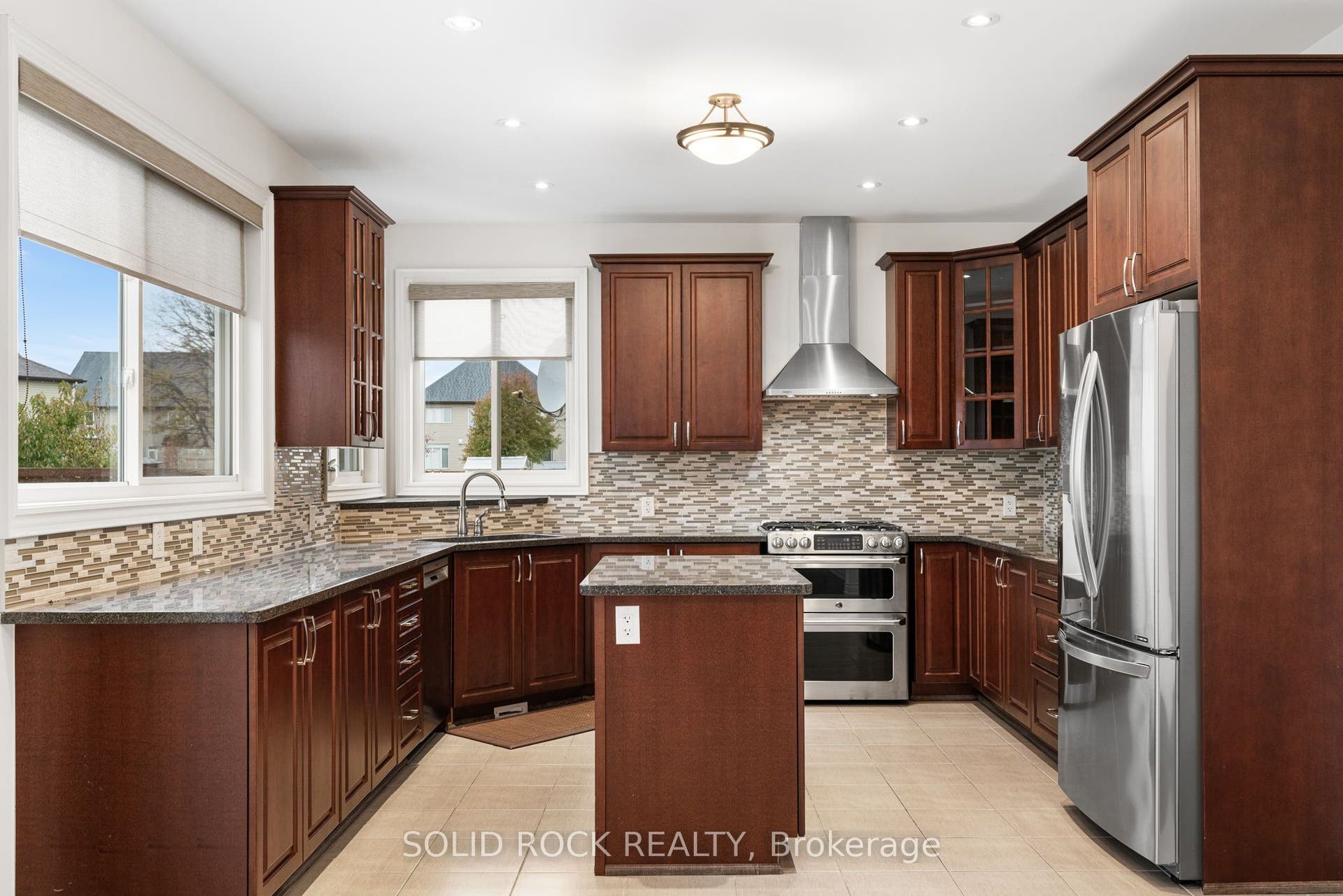 347 Bamburgh Way, Barrhaven, Ottawa ON K2J 5R1 347 Bamburgh Way, Barrhaven, Ottawa ON K2J 5R1