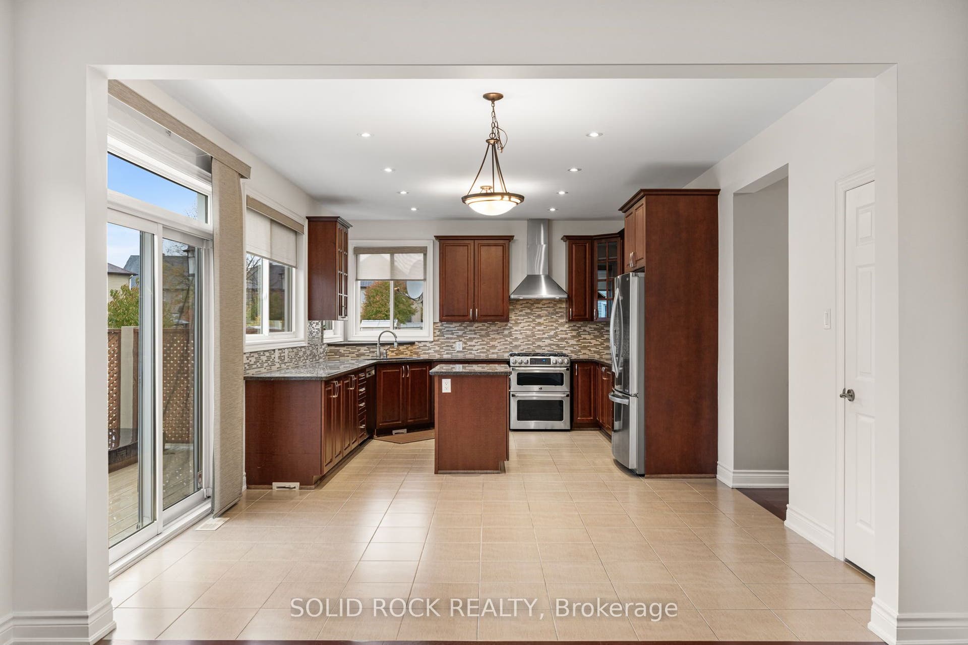 347 Bamburgh Way, Barrhaven, Ottawa ON K2J 5R1 347 Bamburgh Way, Barrhaven, Ottawa ON K2J 5R1