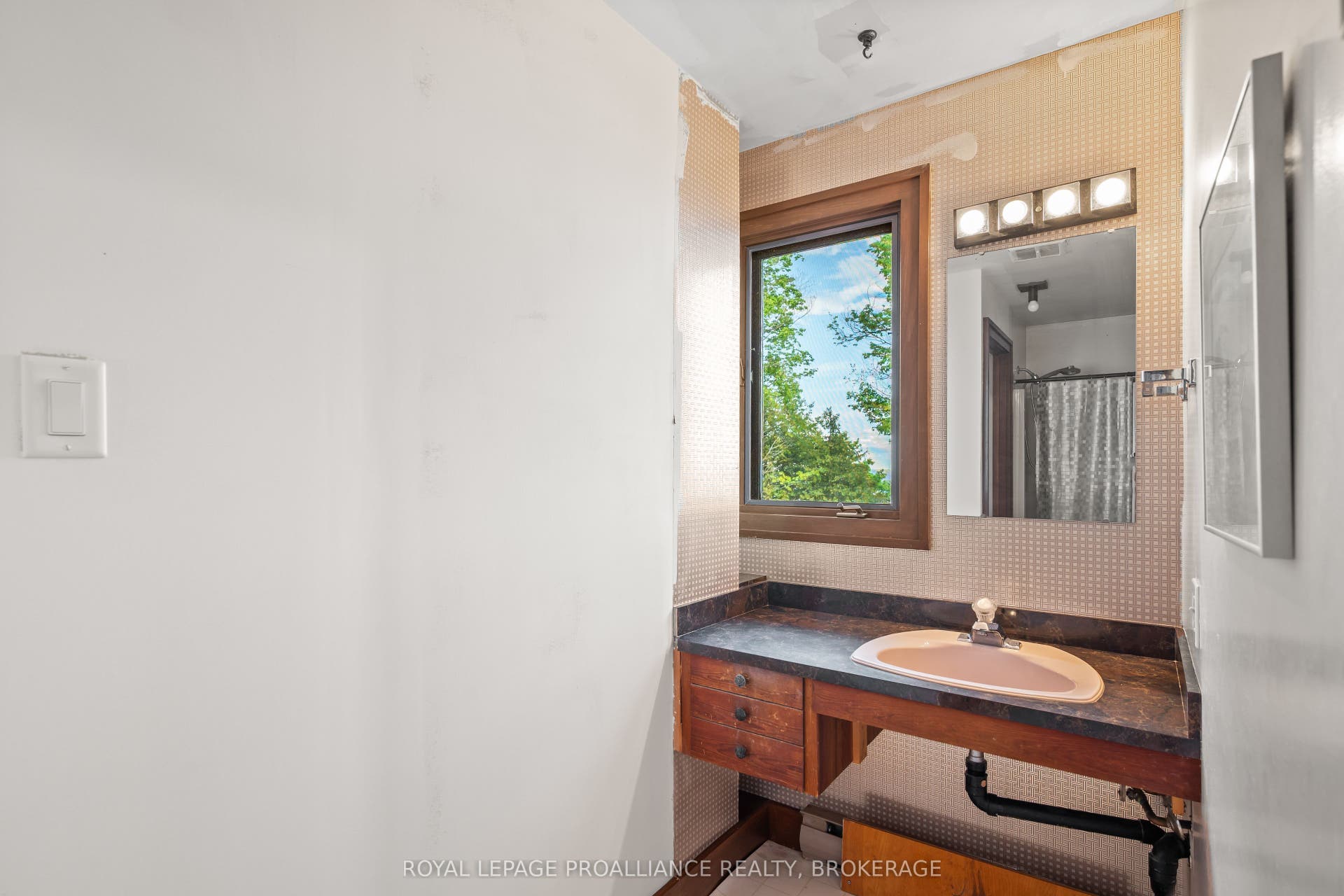 20 Riverside Drive, Kingston, Frontenac ON K7L 4V1 20 Riverside Drive, Kingston, Frontenac ON K7L 4V1