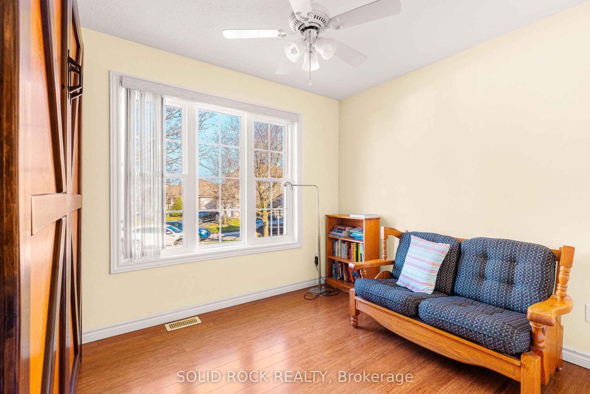 Second bedroom with Murphy bed