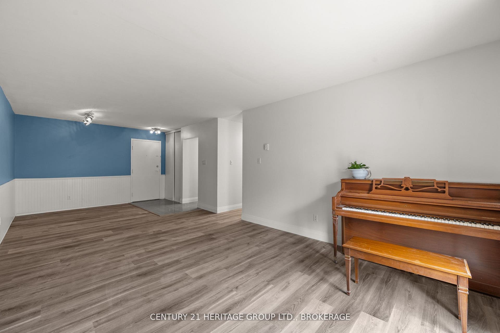 561 Armstrong Road, #202, Kingston, Frontenac ON K7M 8J9