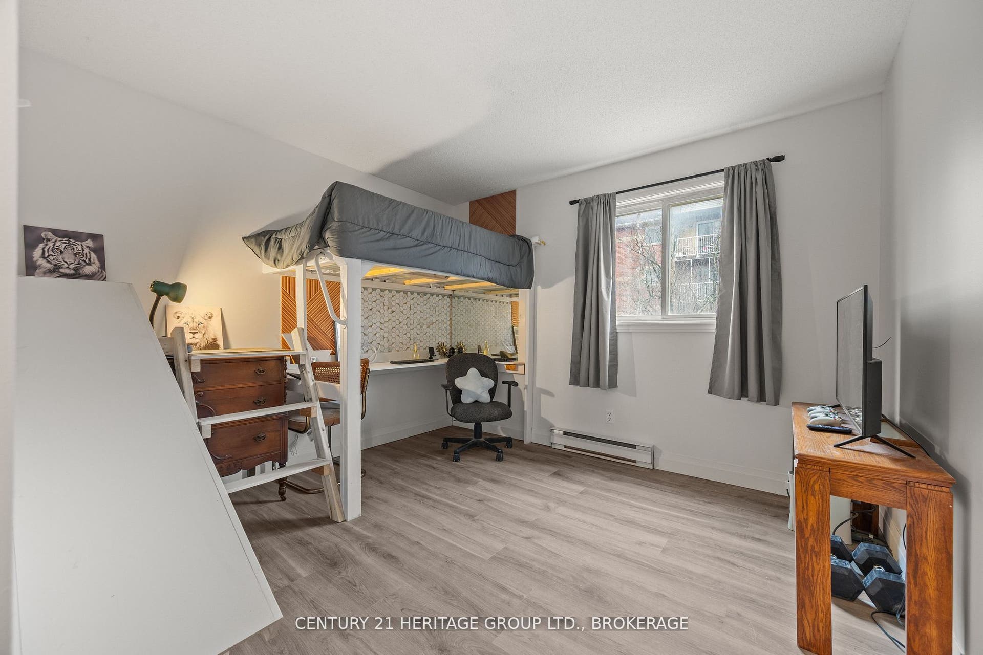 561 Armstrong Road, #202, Kingston, Frontenac ON K7M 8J9