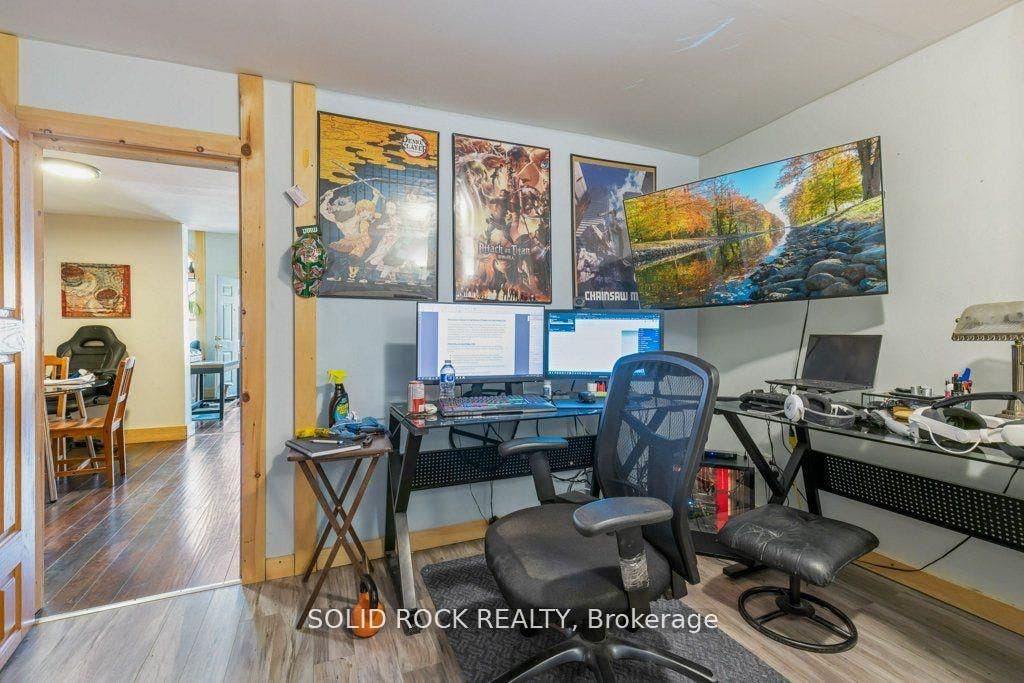 Primary bdrm shared with office - previous tenant