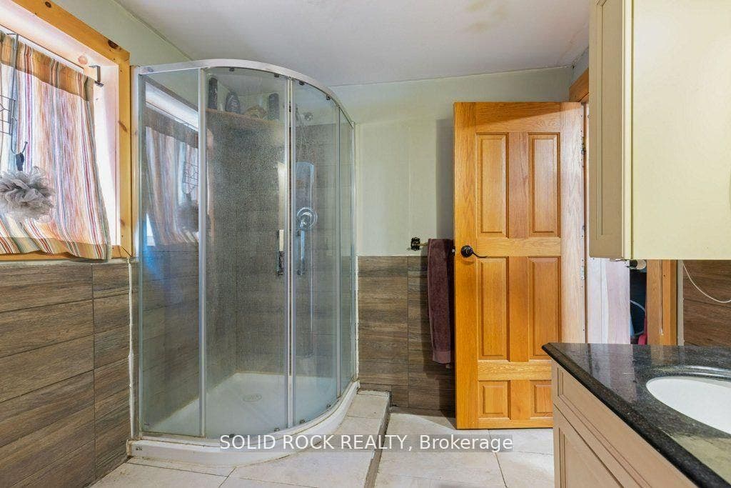 Modern 3-pc bath-Corner shower & nice vanity