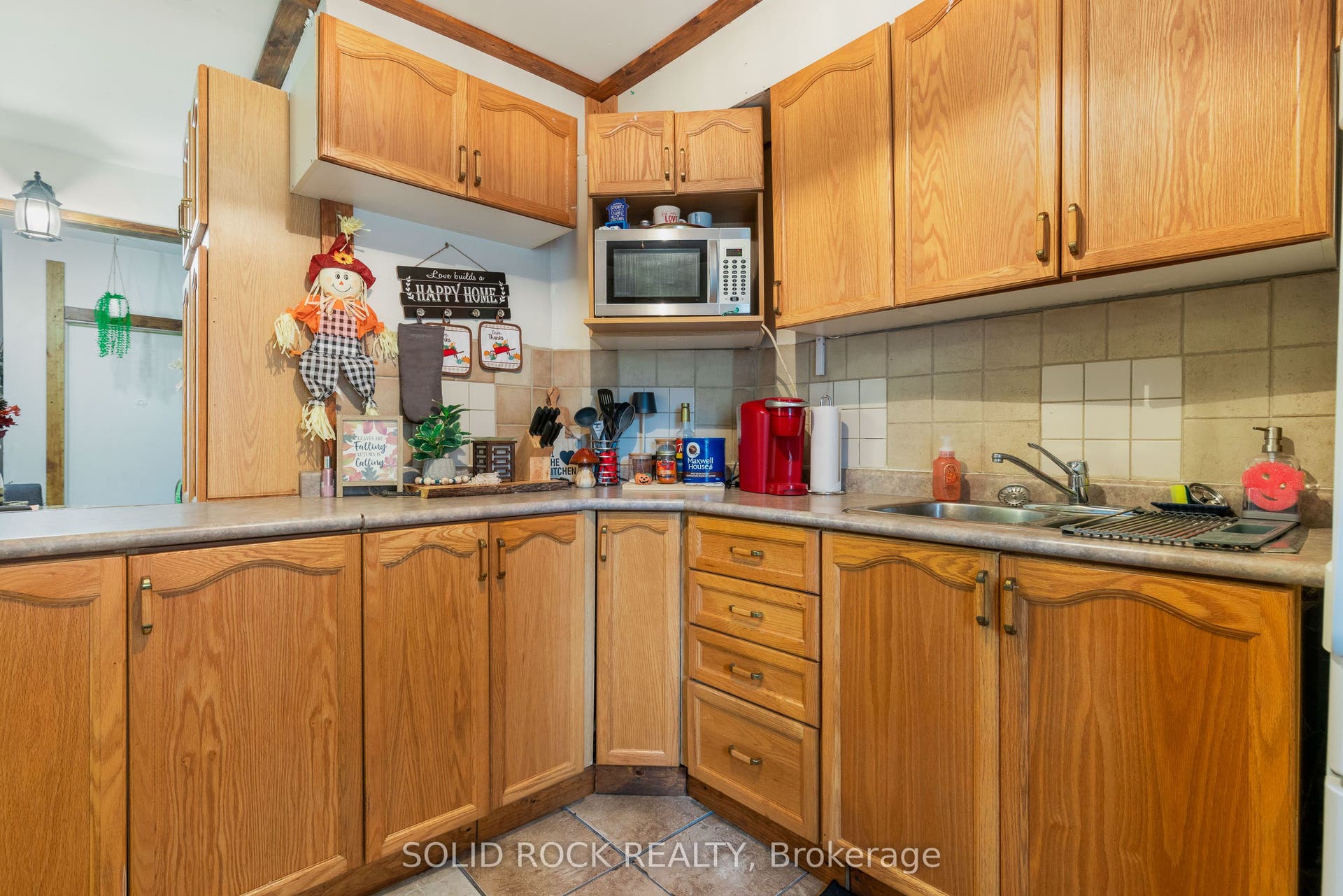 134 Prescott St, 1-bedroom apt, kitchen