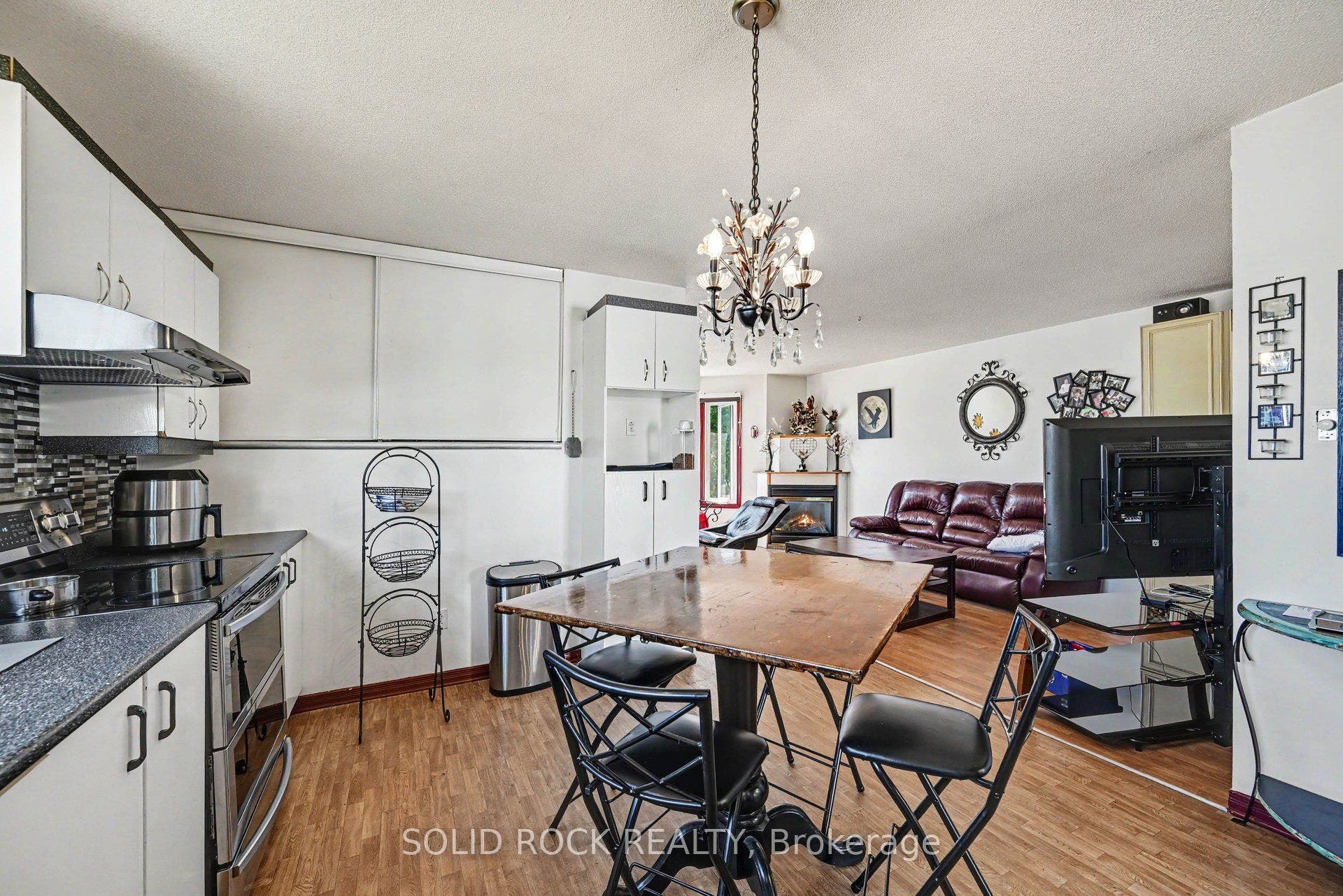 530 Mario Street, Hawkesbury, Prescott And Russell ON K6A 3V4 Unit 1 Kitchen into Living