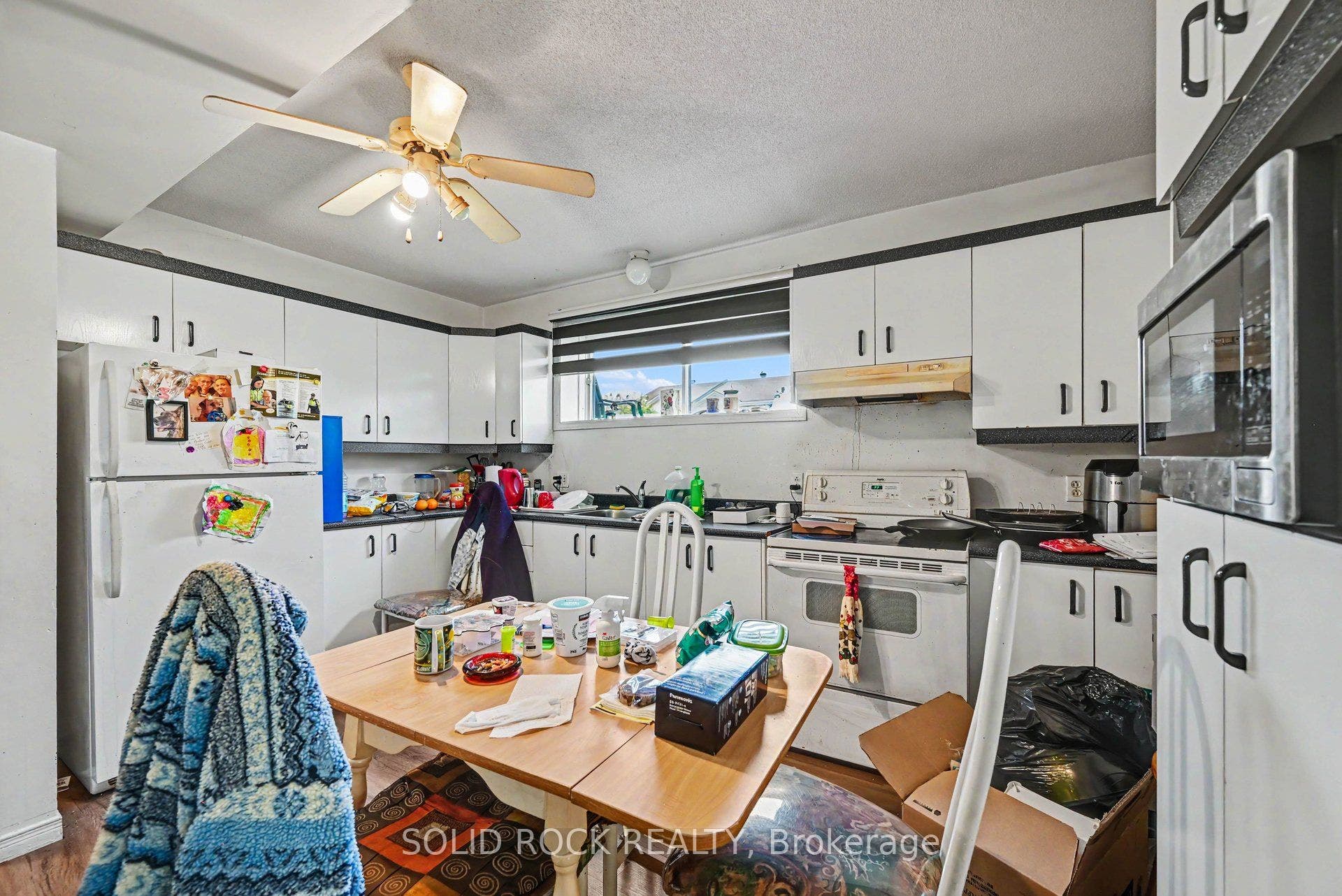 530 Mario Street, Hawkesbury, Prescott And Russell ON K6A 3V4 Unit 2 Eat-In Kitchen