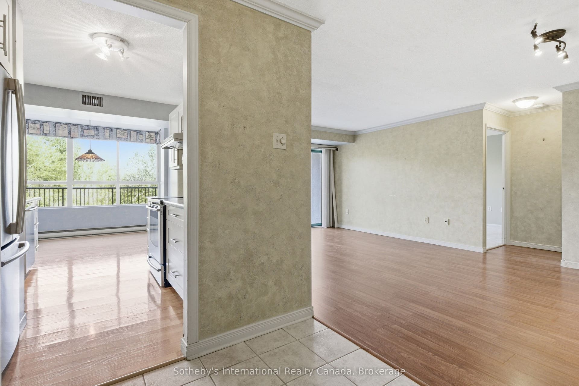 30 Blue Springs Drive, #102, Waterloo, Waterloo ON N2J 4T2