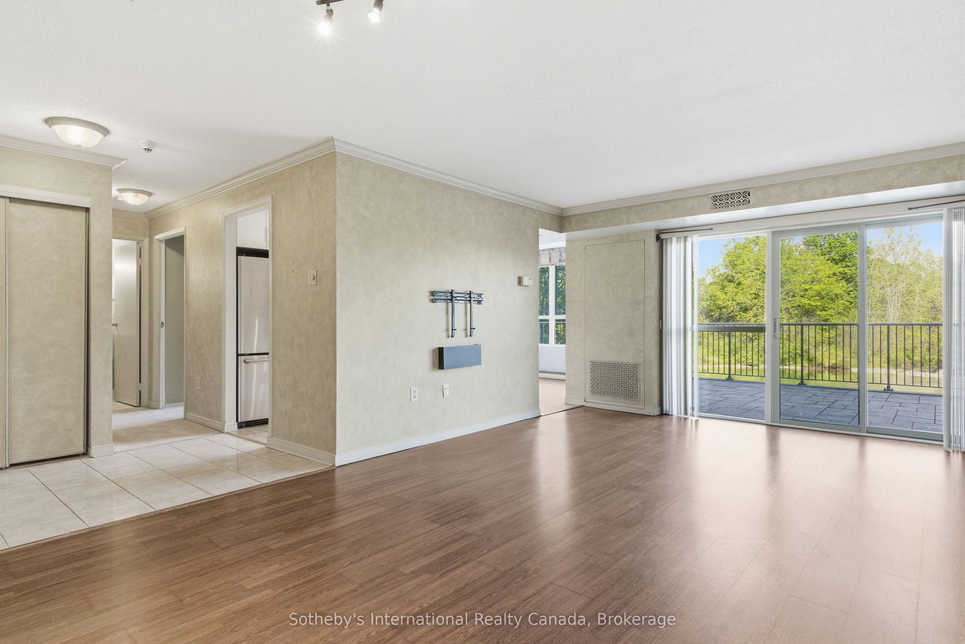 30 Blue Springs Drive, #102, Waterloo, Waterloo ON N2J 4T2