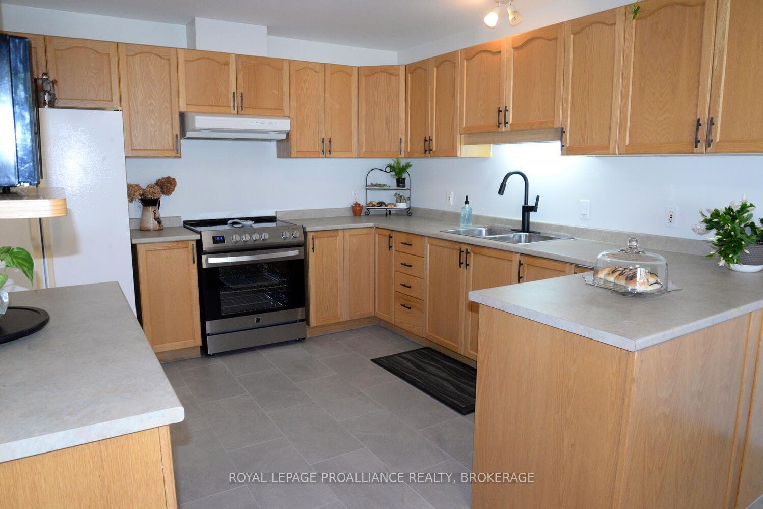 166 Ellesmeer Avenue, Kingston, Frontenac ON K7P 3H6 166 Ellesmeer Avenue, Kingston, Frontenac ON K7P 3H6