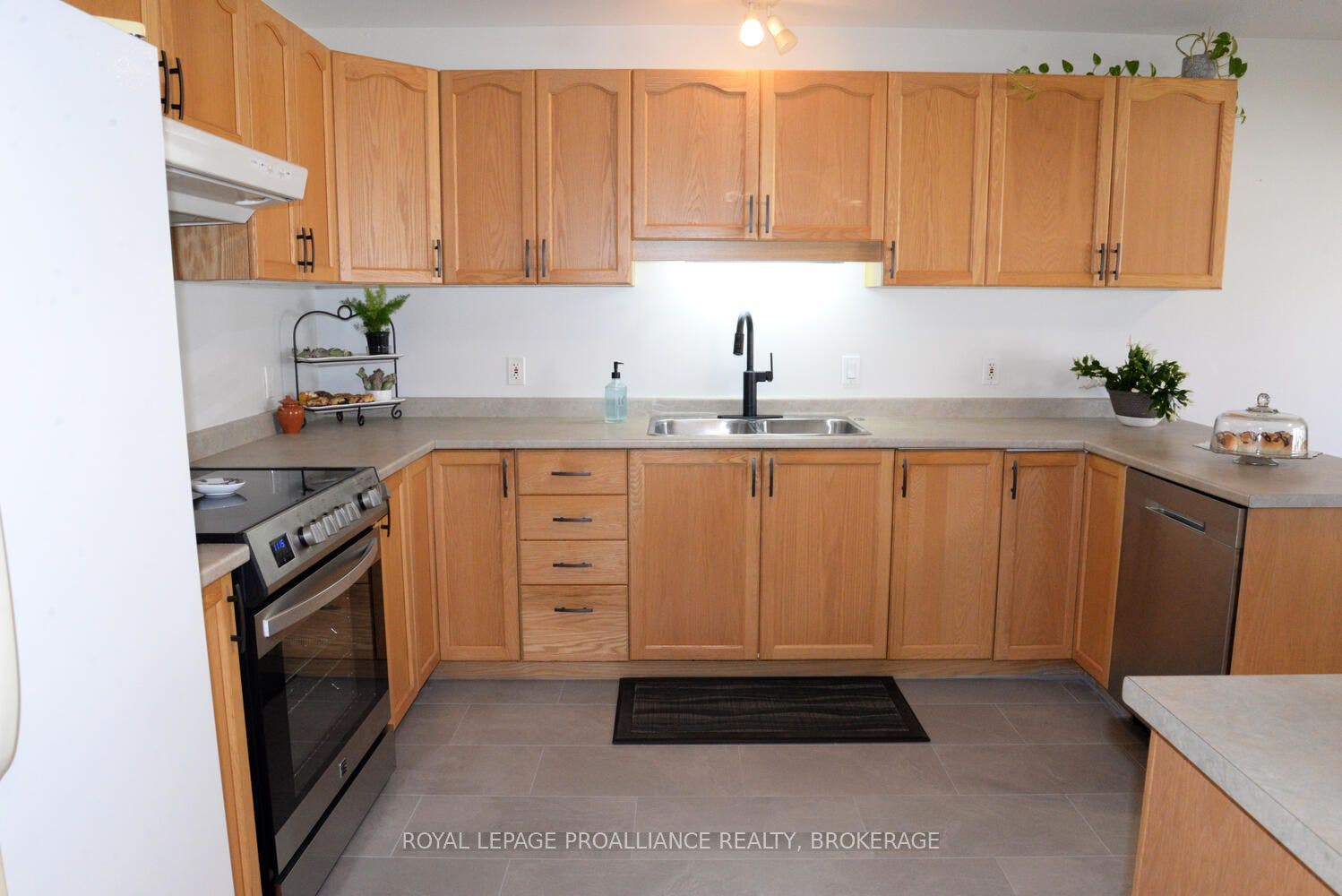 166 Ellesmeer Avenue, Kingston, Frontenac ON K7P 3H6 166 Ellesmeer Avenue, Kingston, Frontenac ON K7P 3H6