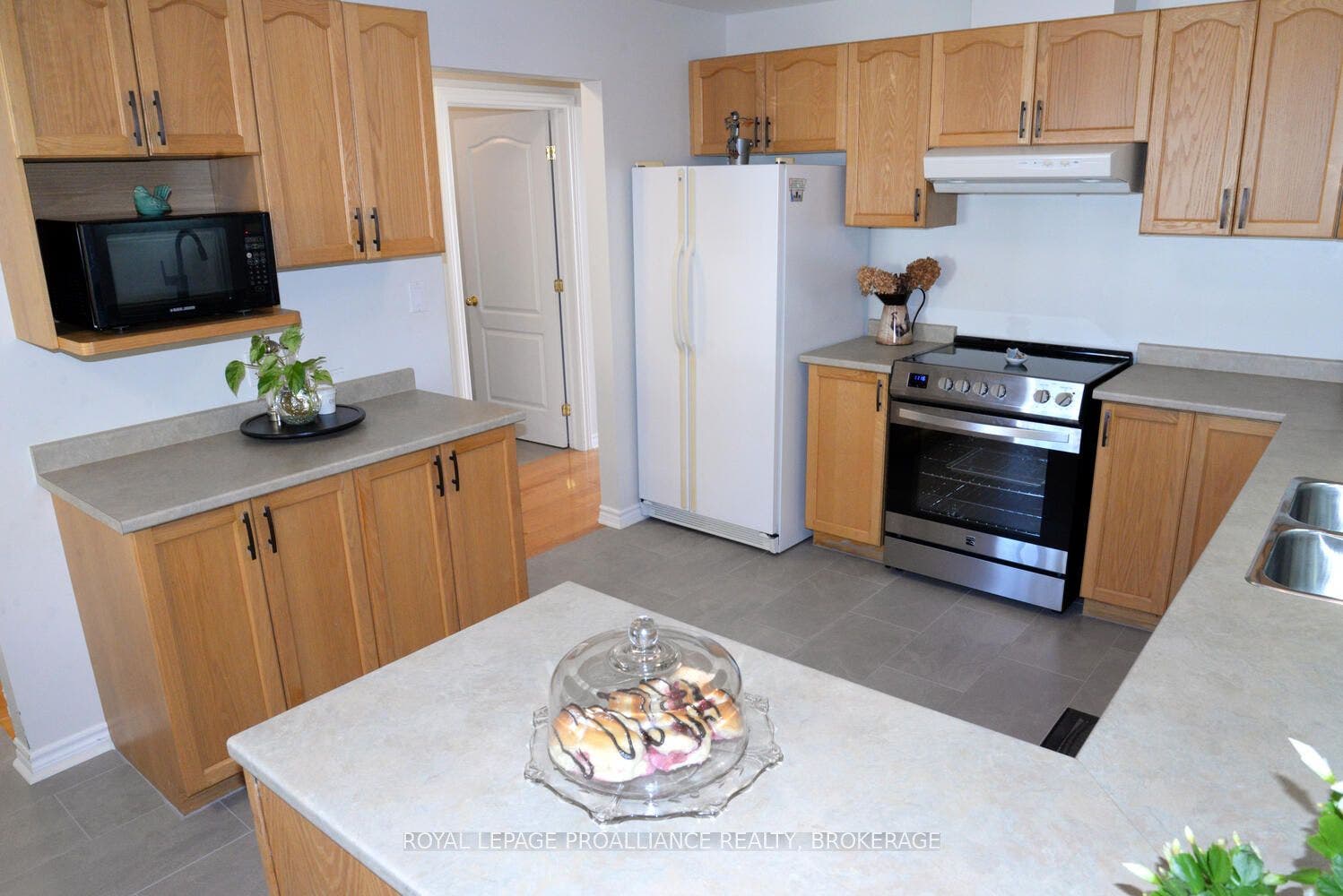 166 Ellesmeer Avenue, Kingston, Frontenac ON K7P 3H6 166 Ellesmeer Avenue, Kingston, Frontenac ON K7P 3H6