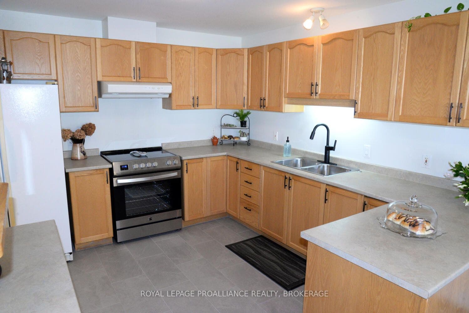 166 Ellesmeer Avenue, Kingston, Frontenac ON K7P 3H6 166 Ellesmeer Avenue, Kingston, Frontenac ON K7P 3H6