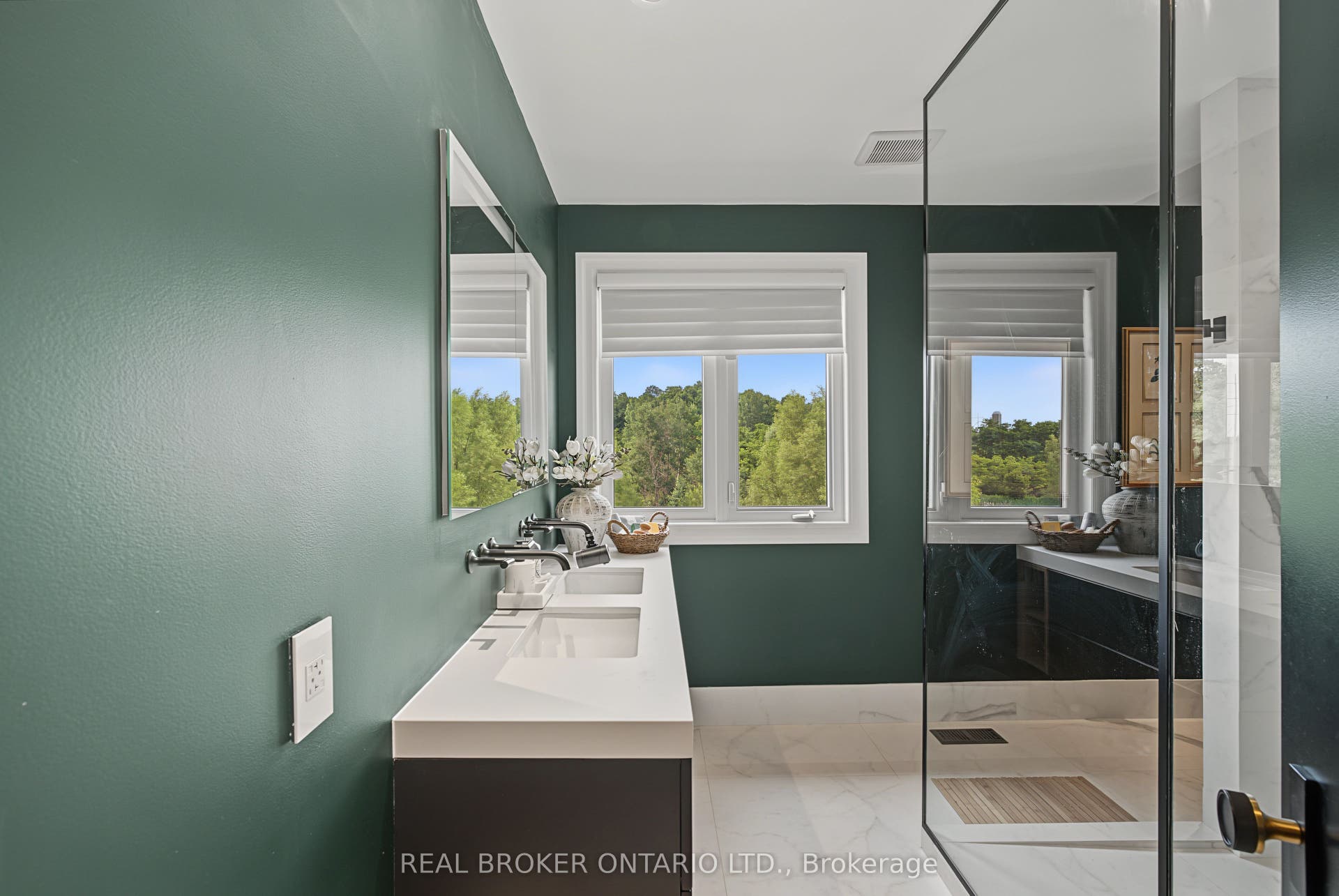 422 Rideau River Street, Waterloo, Waterloo ON N2V 2Y4 Victoria And Albert Lava Rock Tub In Ensuite