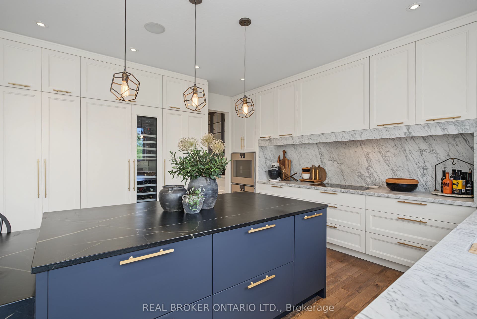 422 Rideau River Street, Waterloo, Waterloo ON N2V 2Y4 Oversized (14lf) Soap Stone Waterfall island