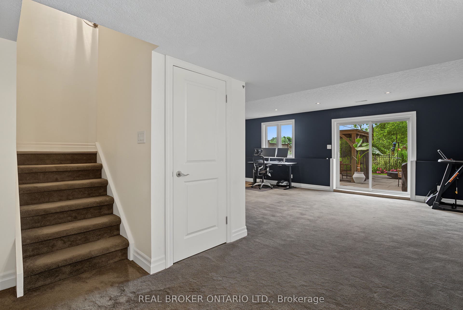 422 Rideau River Street, Waterloo, Waterloo ON N2V 2Y4 Upgraded Pet Resistant Carpeting