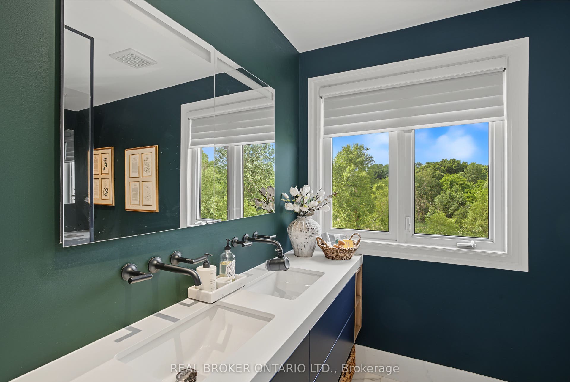 422 Rideau River Street, Waterloo, Waterloo ON N2V 2Y4 Victoria And Albert Lava Rock Tub In Ensuite