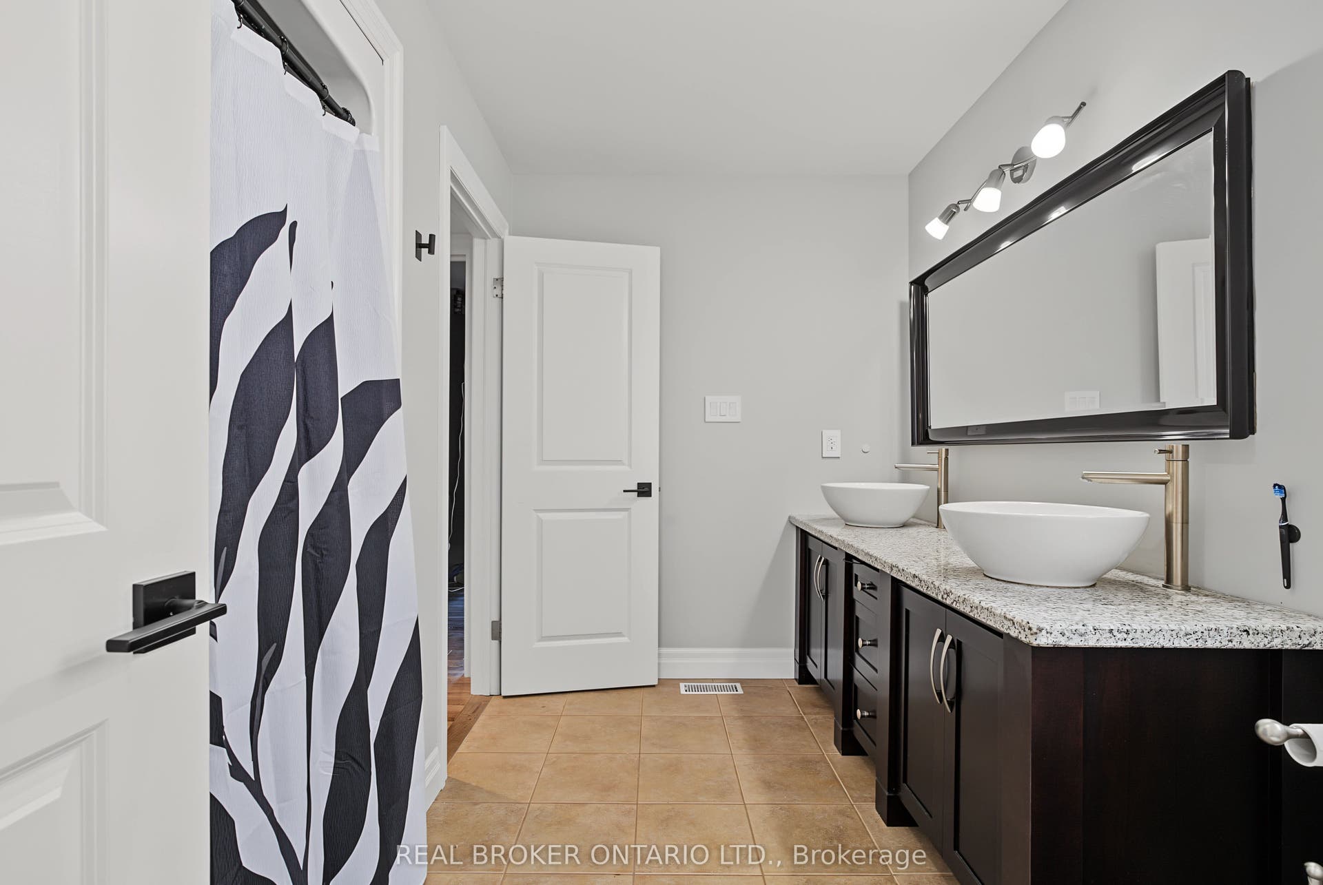 422 Rideau River Street, Waterloo, Waterloo ON N2V 2Y4 422 Rideau River Street, Waterloo, Waterloo ON N2V 2Y4