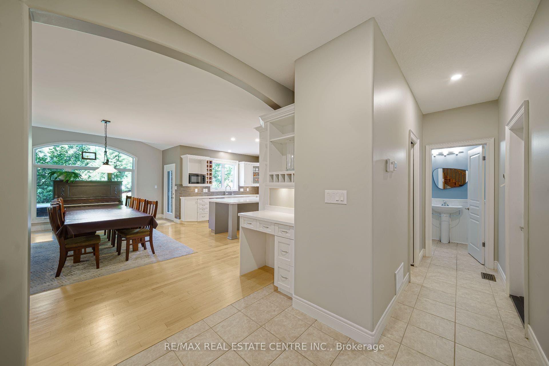 112 Dirksen Court, Kitchener, Waterloo ON N2P 2M1 112 Dirksen Court, Kitchener, Waterloo ON N2P 2M1