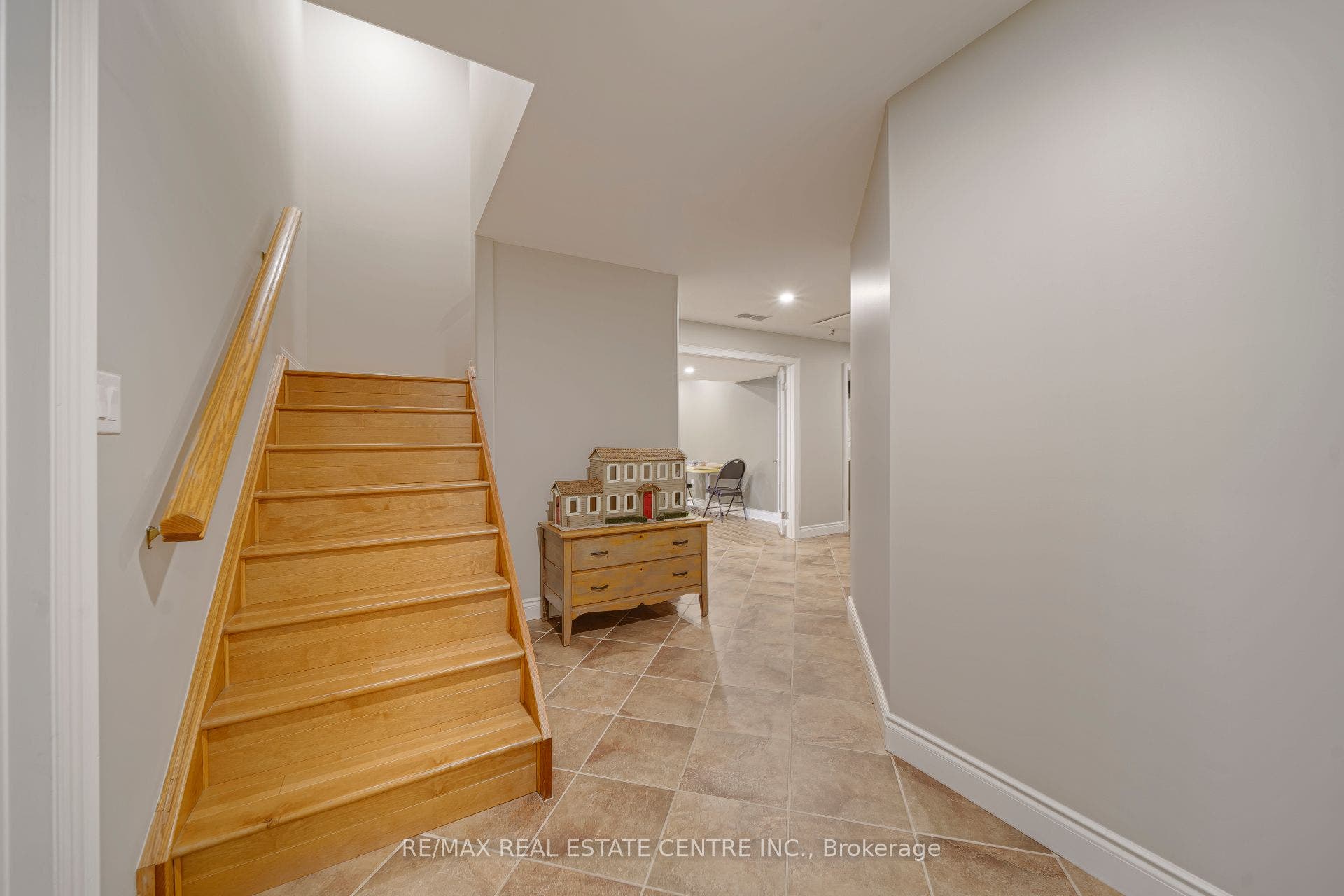112 Dirksen Court, Kitchener, Waterloo ON N2P 2M1 112 Dirksen Court, Kitchener, Waterloo ON N2P 2M1