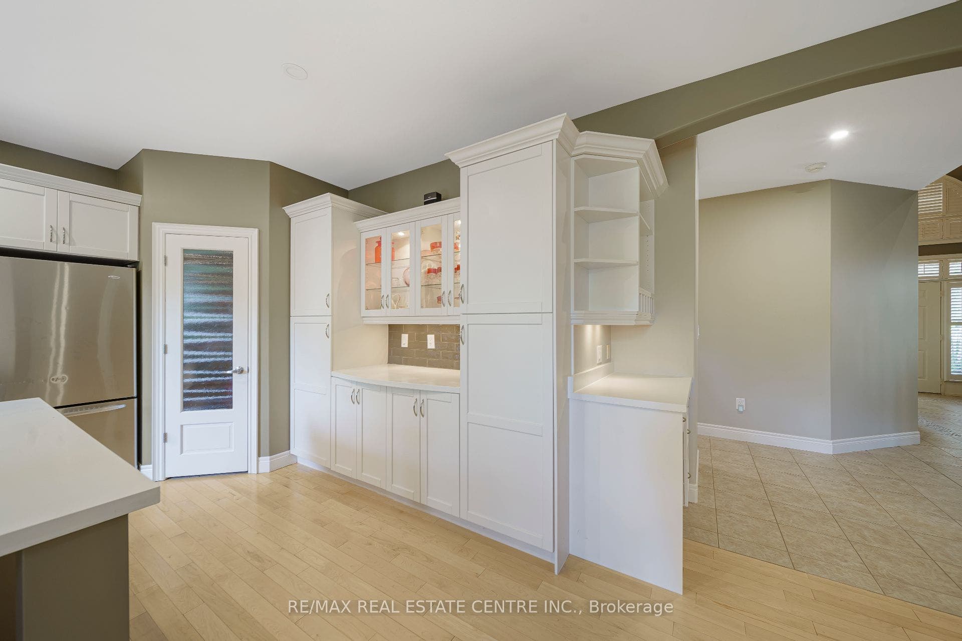 112 Dirksen Court, Kitchener, Waterloo ON N2P 2M1 112 Dirksen Court, Kitchener, Waterloo ON N2P 2M1