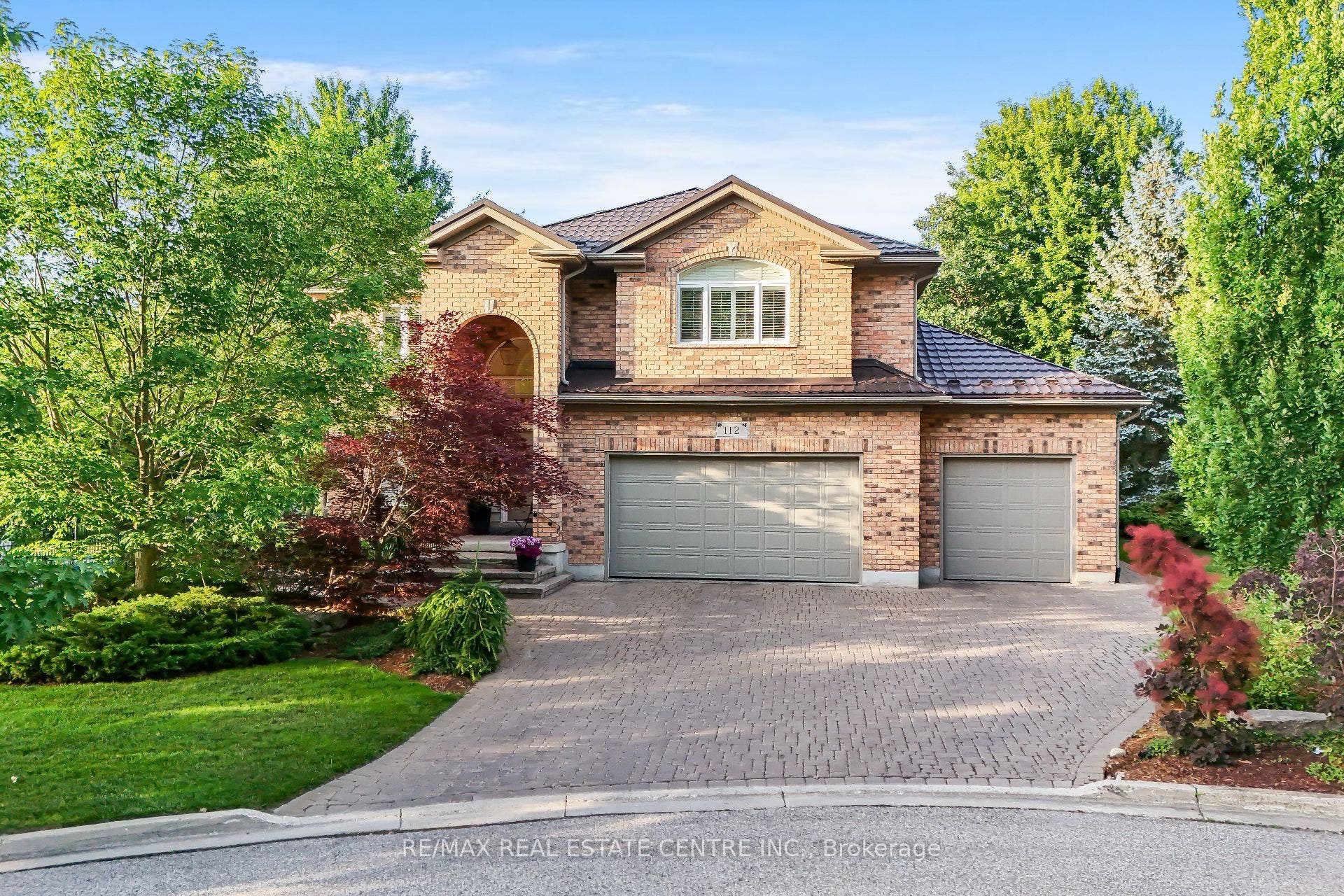 112 Dirksen Court, Kitchener, Waterloo ON N2P 2M1 112 Dirksen Court, Kitchener, Waterloo ON N2P 2M1