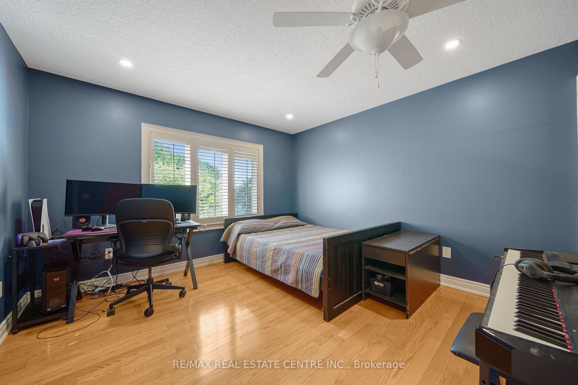 112 Dirksen Court, Kitchener, Waterloo ON N2P 2M1 112 Dirksen Court, Kitchener, Waterloo ON N2P 2M1