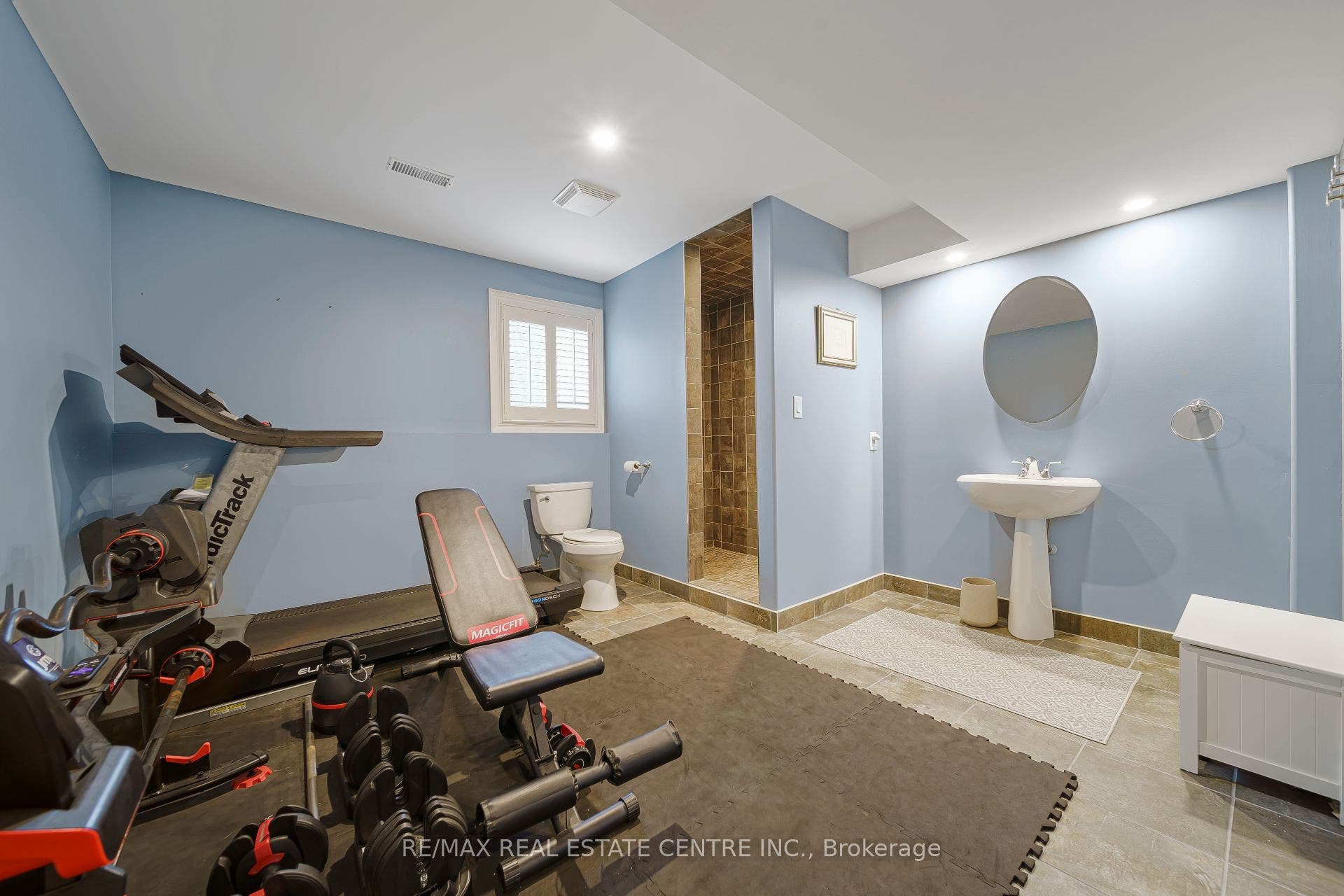 112 Dirksen Court, Kitchener, Waterloo ON N2P 2M1 112 Dirksen Court, Kitchener, Waterloo ON N2P 2M1