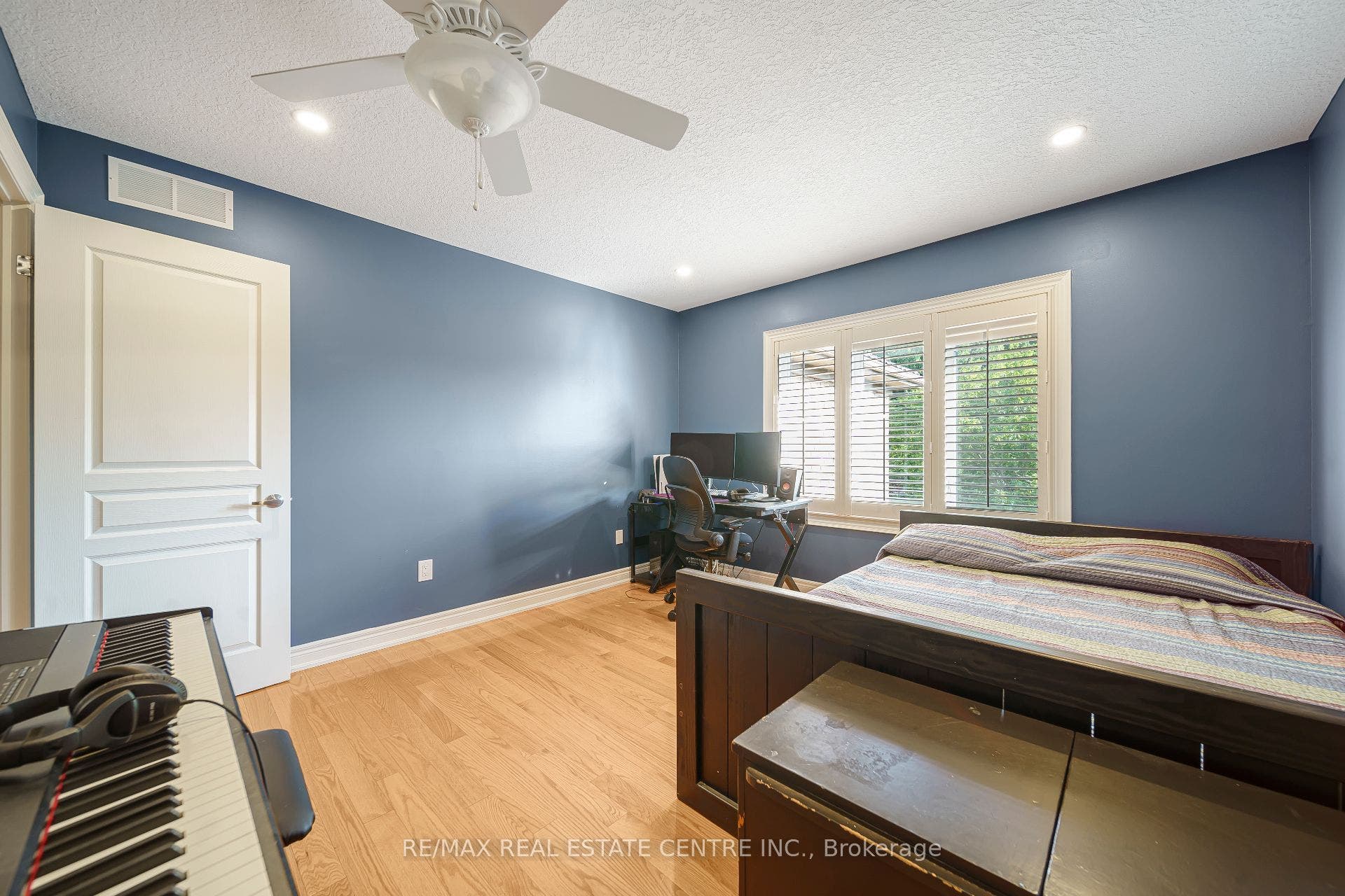 112 Dirksen Court, Kitchener, Waterloo ON N2P 2M1 112 Dirksen Court, Kitchener, Waterloo ON N2P 2M1