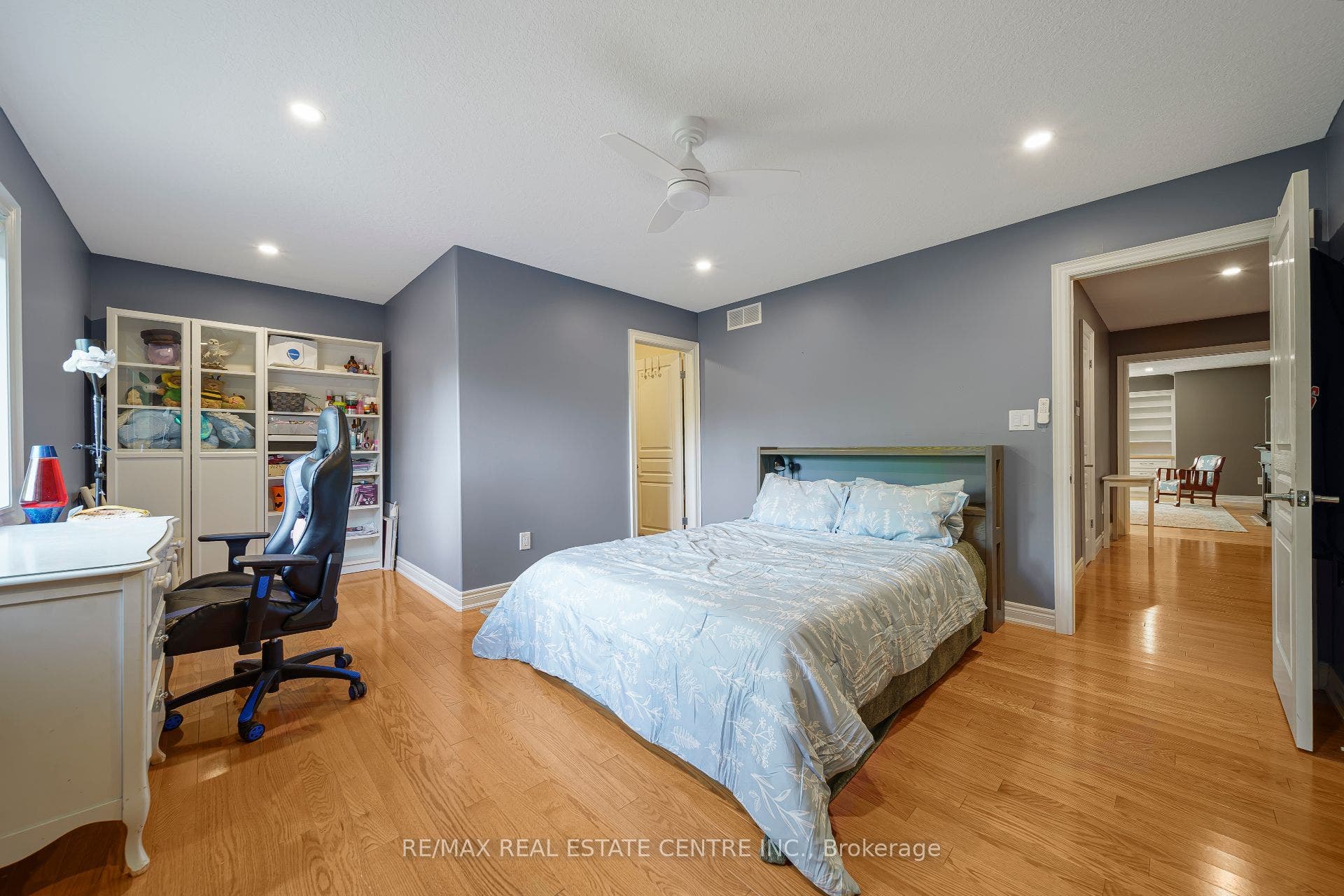 112 Dirksen Court, Kitchener, Waterloo ON N2P 2M1 112 Dirksen Court, Kitchener, Waterloo ON N2P 2M1