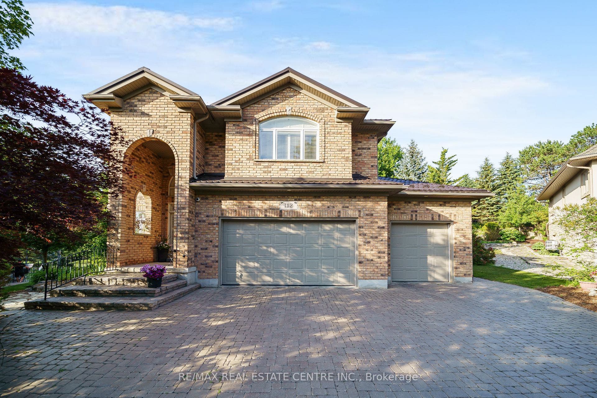 112 Dirksen Court, Kitchener, Waterloo ON N2P 2M1 112 Dirksen Court, Kitchener, Waterloo ON N2P 2M1