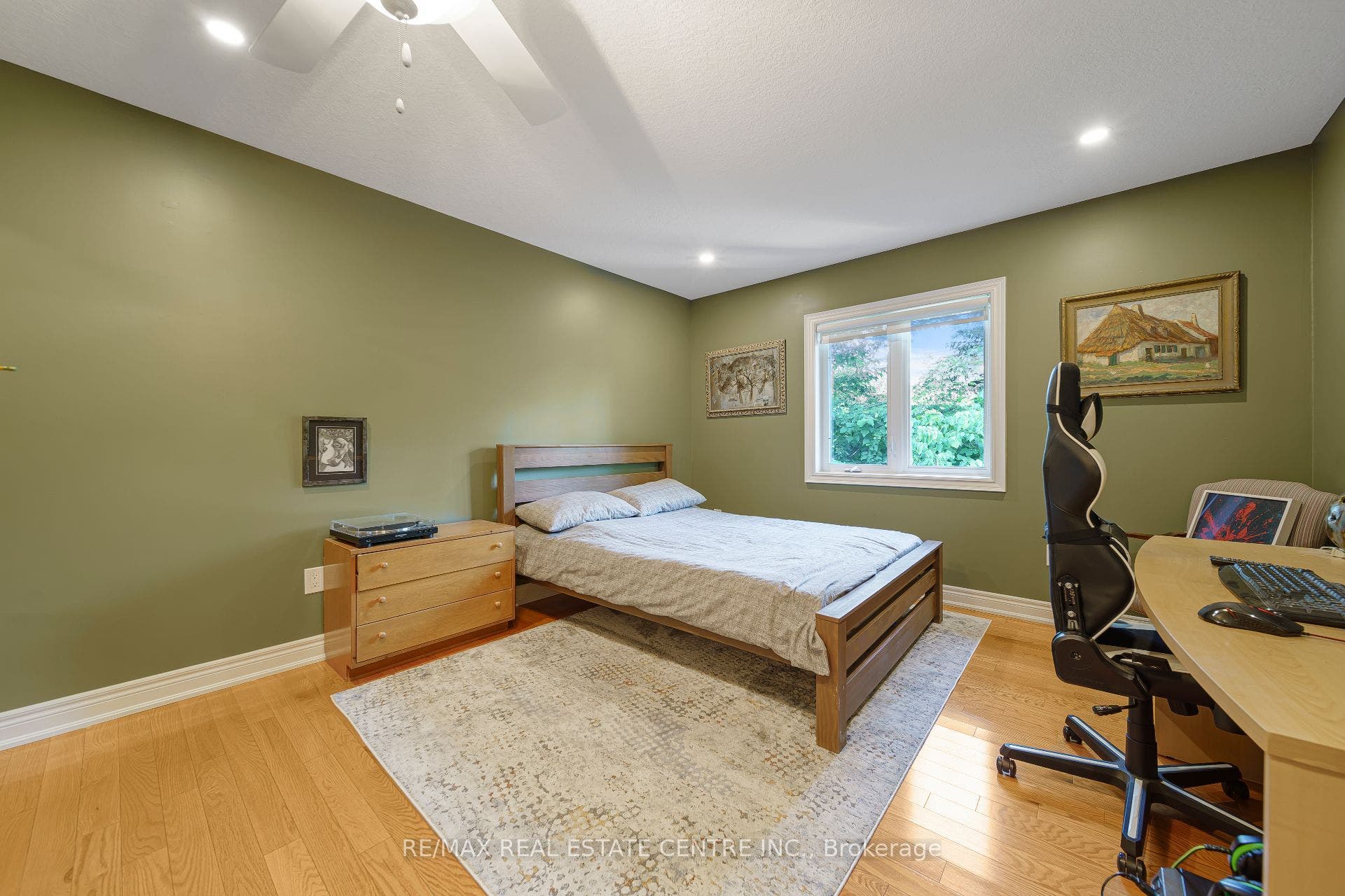 112 Dirksen Court, Kitchener, Waterloo ON N2P 2M1 112 Dirksen Court, Kitchener, Waterloo ON N2P 2M1