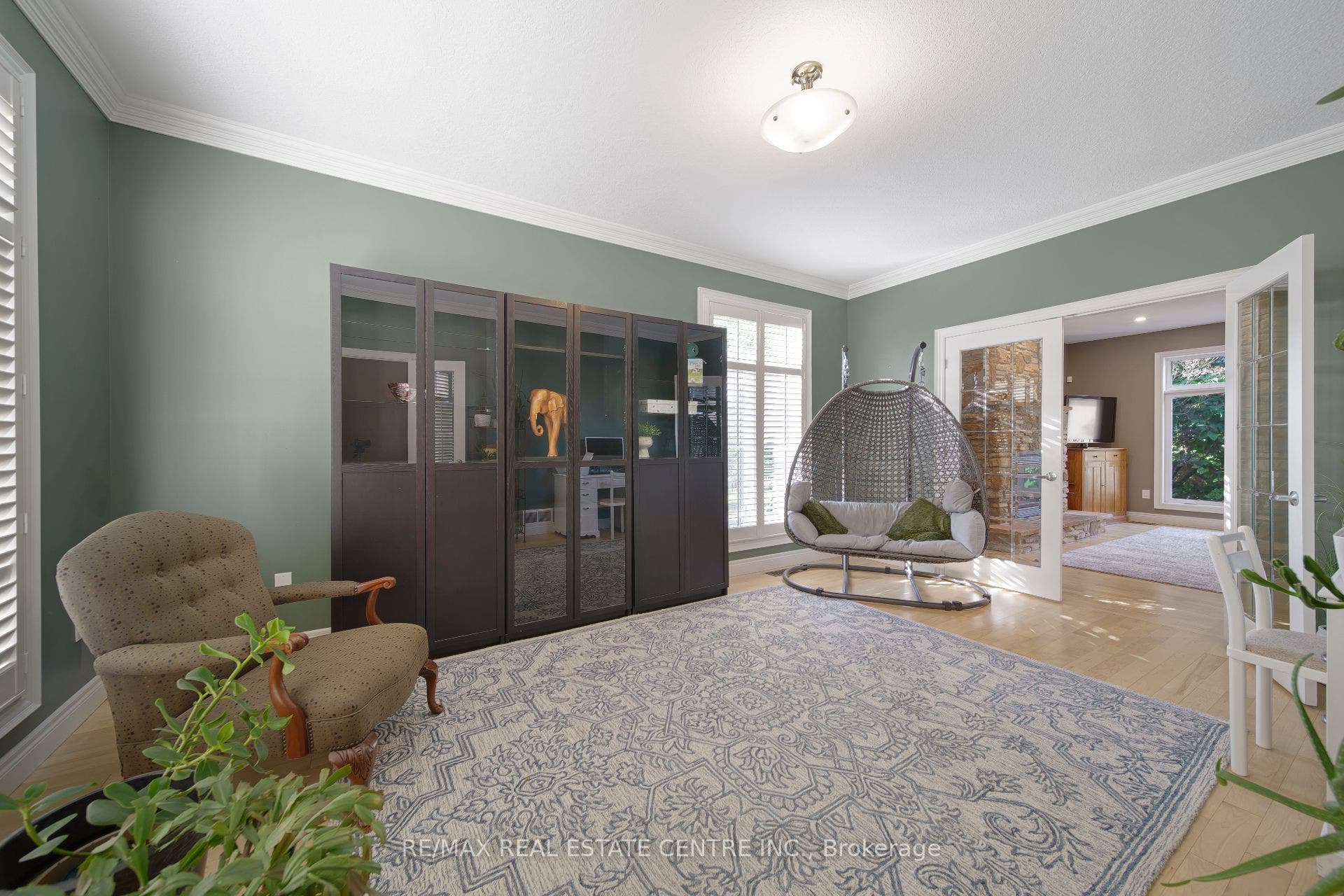 112 Dirksen Court, Kitchener, Waterloo ON N2P 2M1 112 Dirksen Court, Kitchener, Waterloo ON N2P 2M1