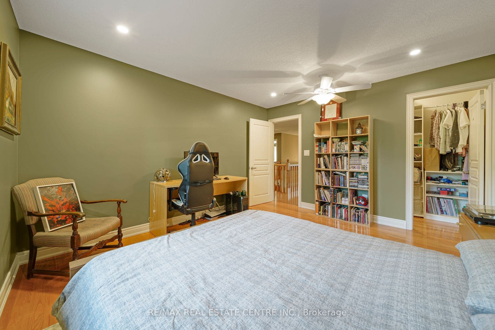 112 Dirksen Court, Kitchener, Waterloo ON N2P 2M1 112 Dirksen Court, Kitchener, Waterloo ON N2P 2M1