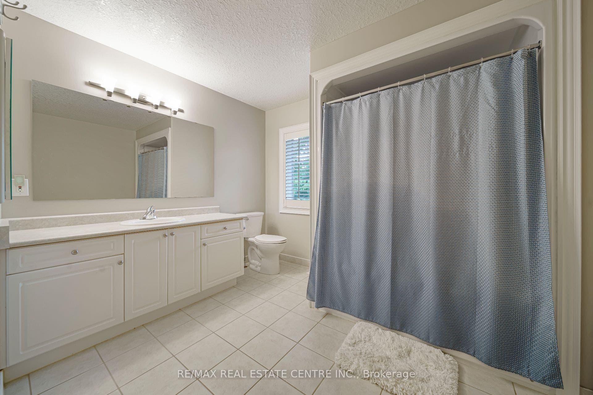 112 Dirksen Court, Kitchener, Waterloo ON N2P 2M1 112 Dirksen Court, Kitchener, Waterloo ON N2P 2M1