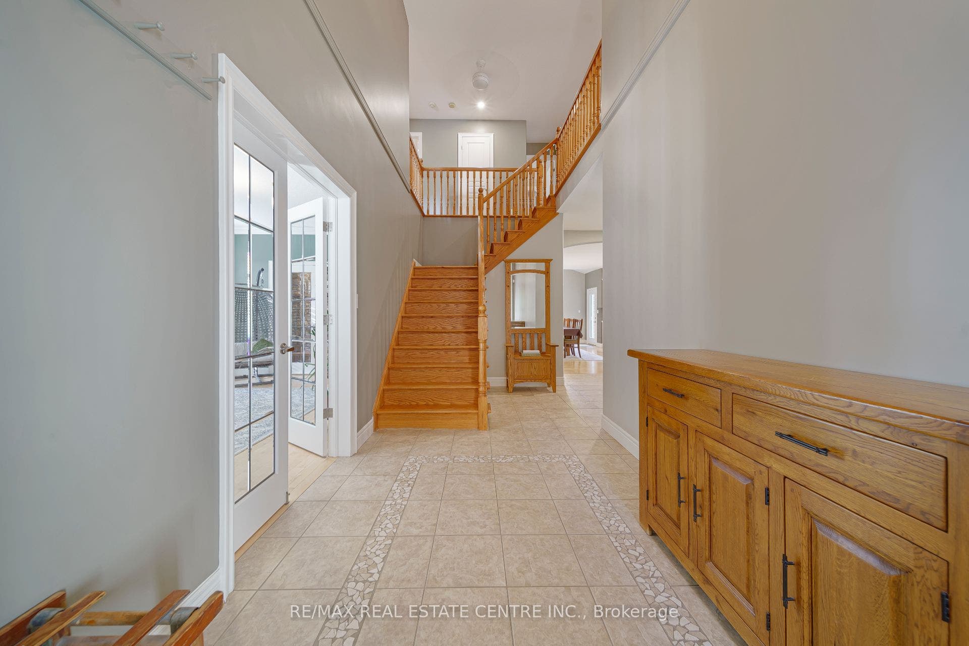 112 Dirksen Court, Kitchener, Waterloo ON N2P 2M1 112 Dirksen Court, Kitchener, Waterloo ON N2P 2M1