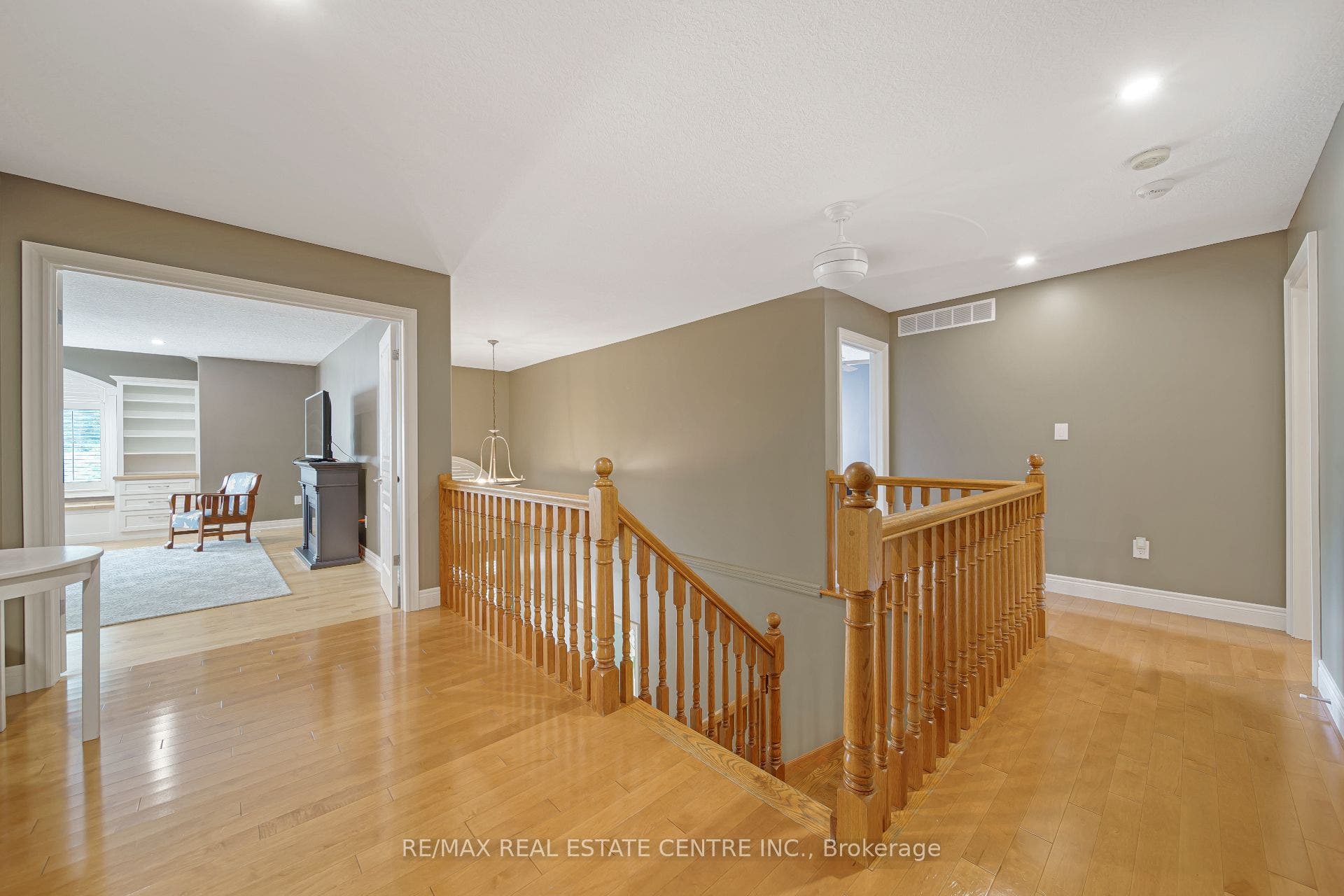 112 Dirksen Court, Kitchener, Waterloo ON N2P 2M1 112 Dirksen Court, Kitchener, Waterloo ON N2P 2M1