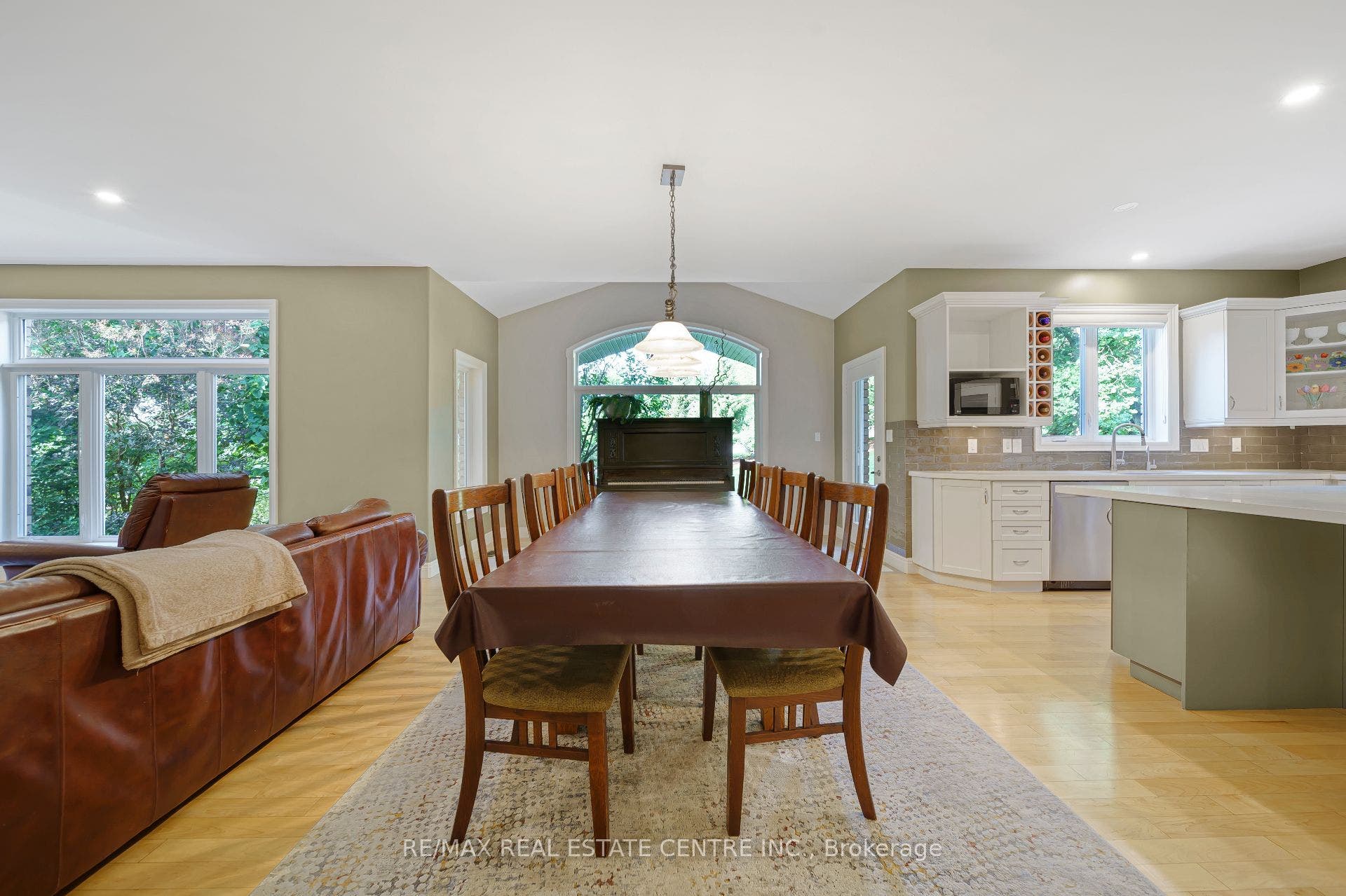 112 Dirksen Court, Kitchener, Waterloo ON N2P 2M1 112 Dirksen Court, Kitchener, Waterloo ON N2P 2M1