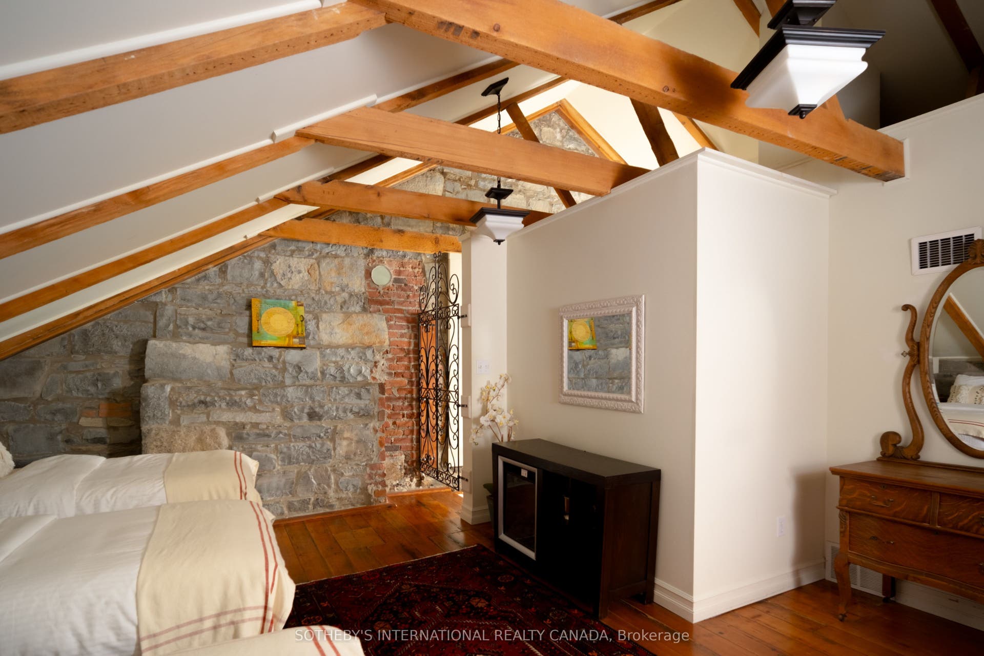 8 Starr Place, Kingston, Frontenac ON K7L 4V1 Chapel Suite