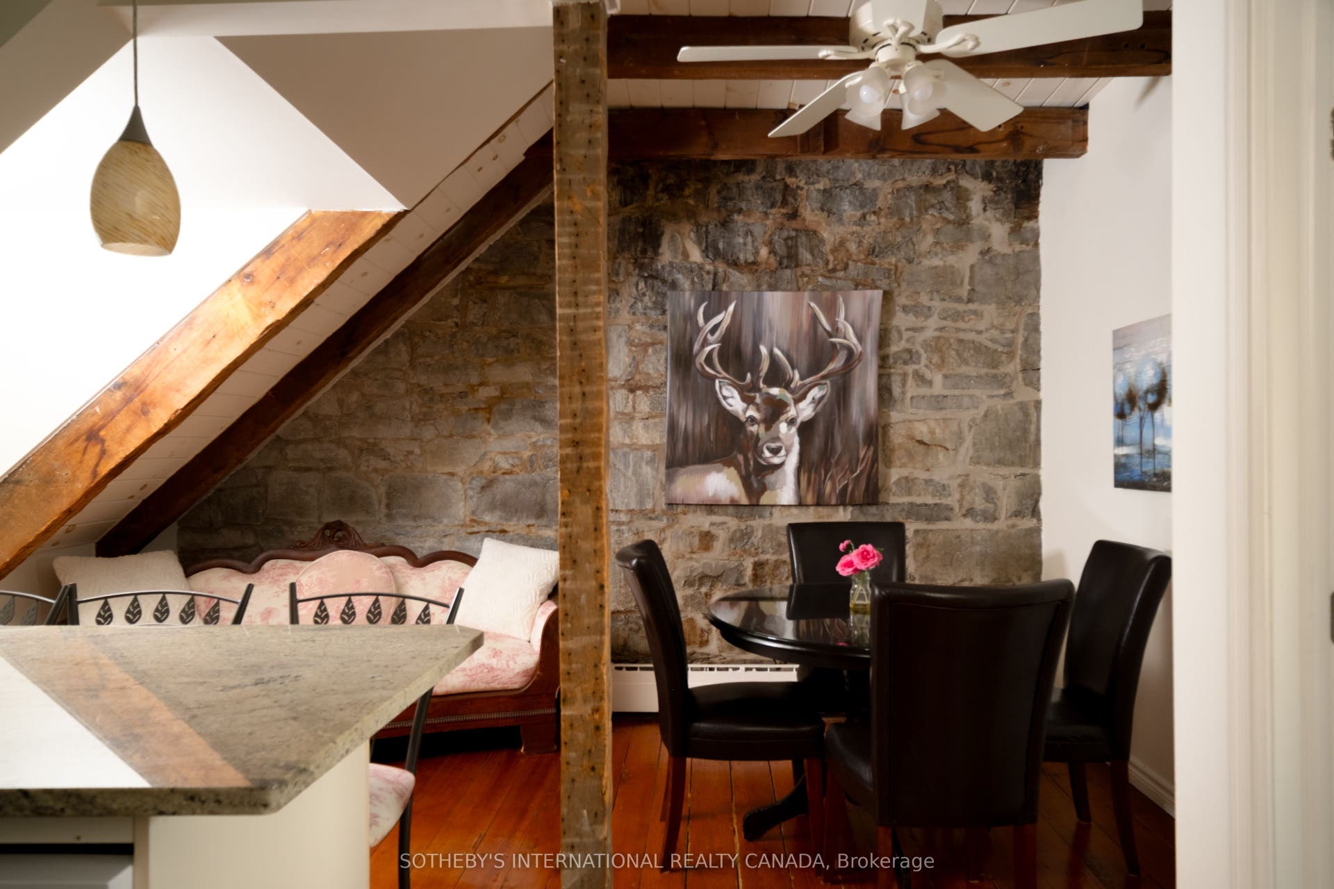 8 Starr Place, Kingston, Frontenac ON K7L 4V1 Penthouse Suite