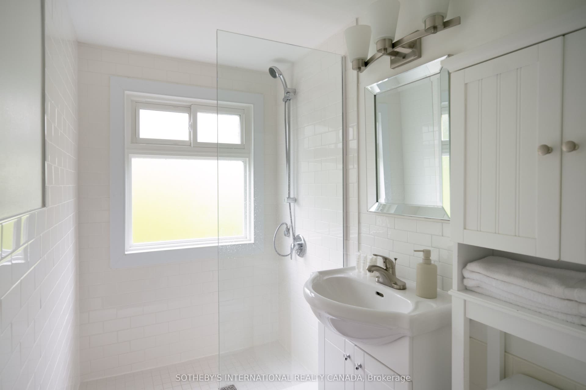 8 Starr Place, Kingston, Frontenac ON K7L 4V1 Penthouse Suite