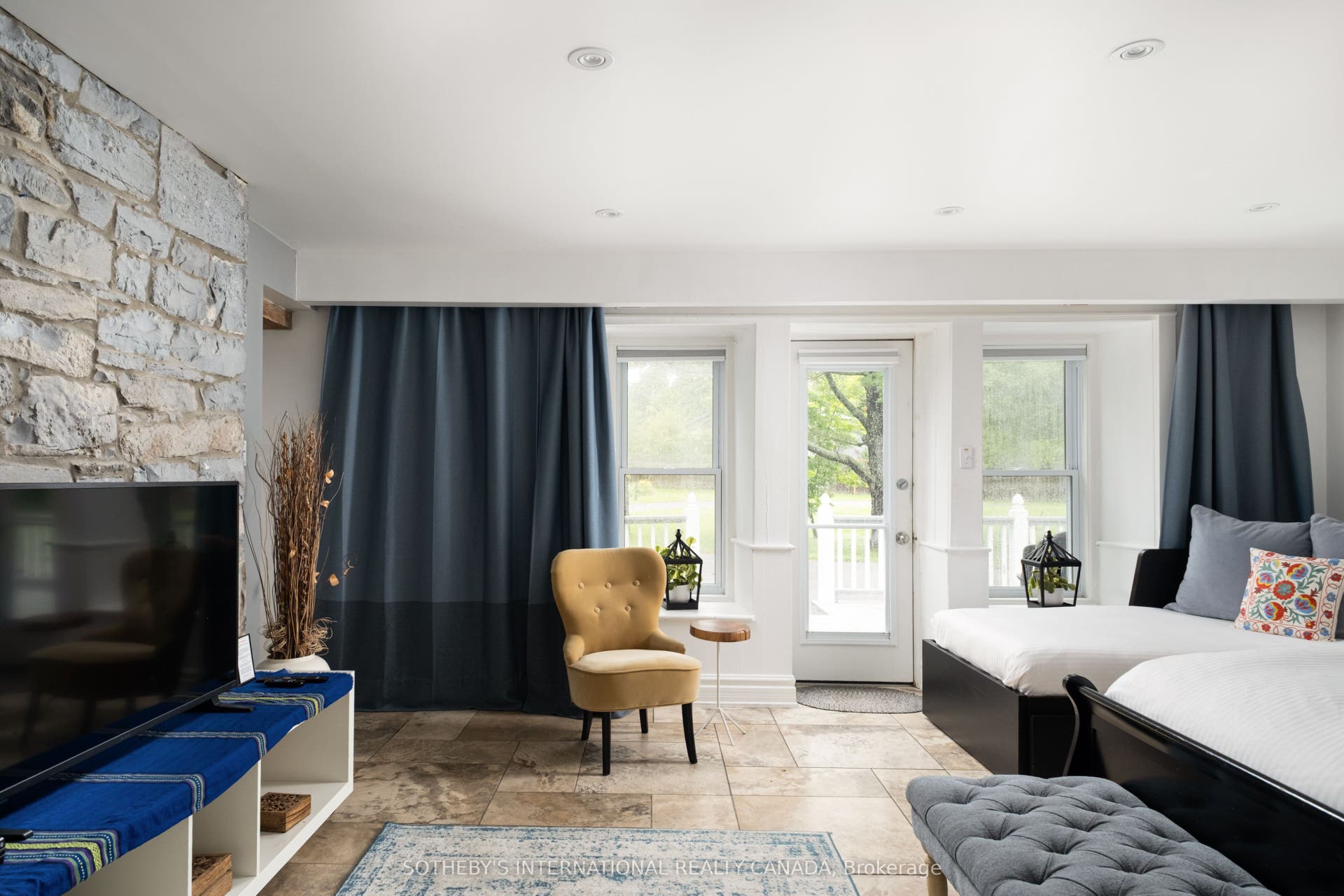8 Starr Place, Kingston, Frontenac ON K7L 4V1 Whitney Suite