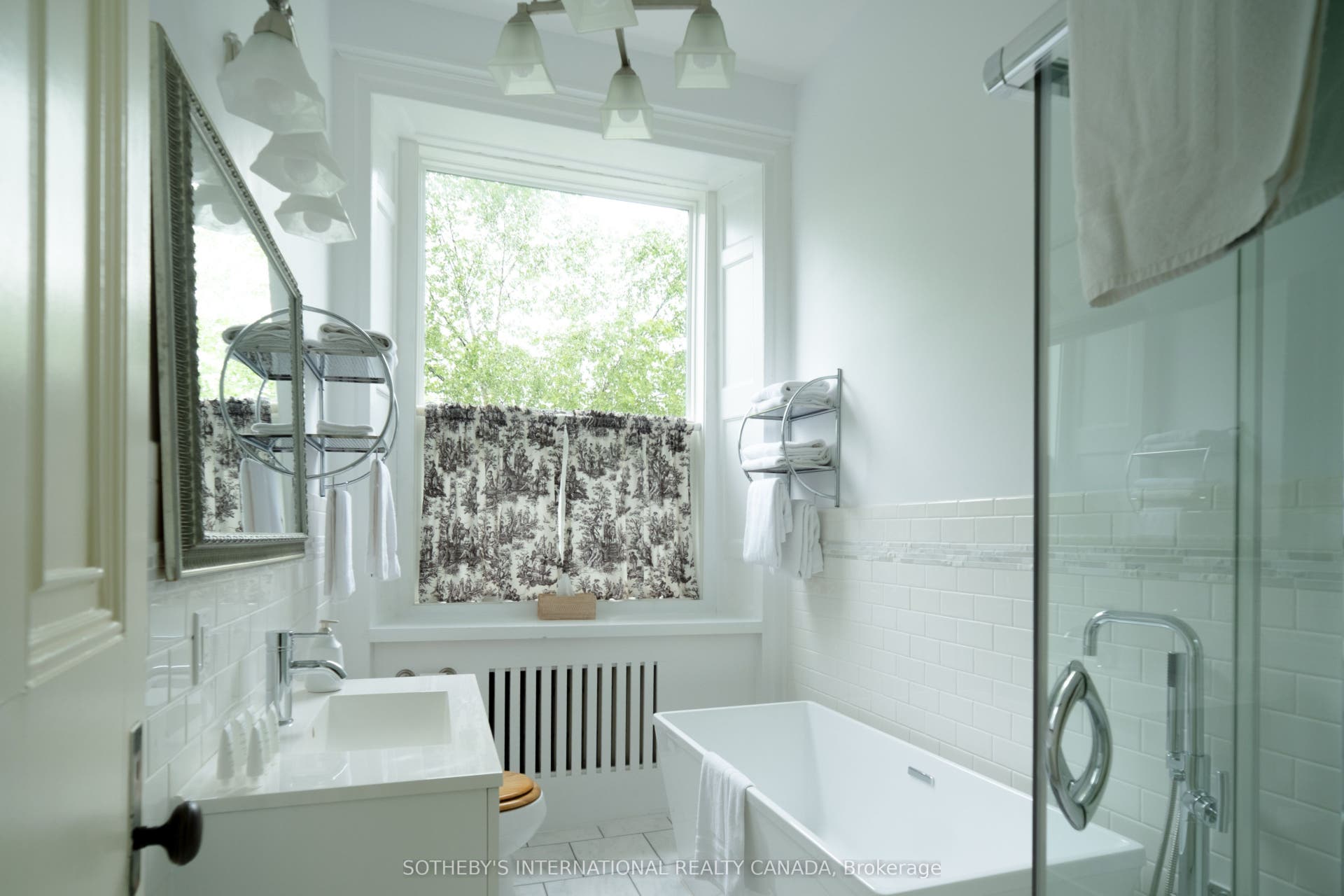 8 Starr Place, Kingston, Frontenac ON K7L 4V1 Sopwell Suite